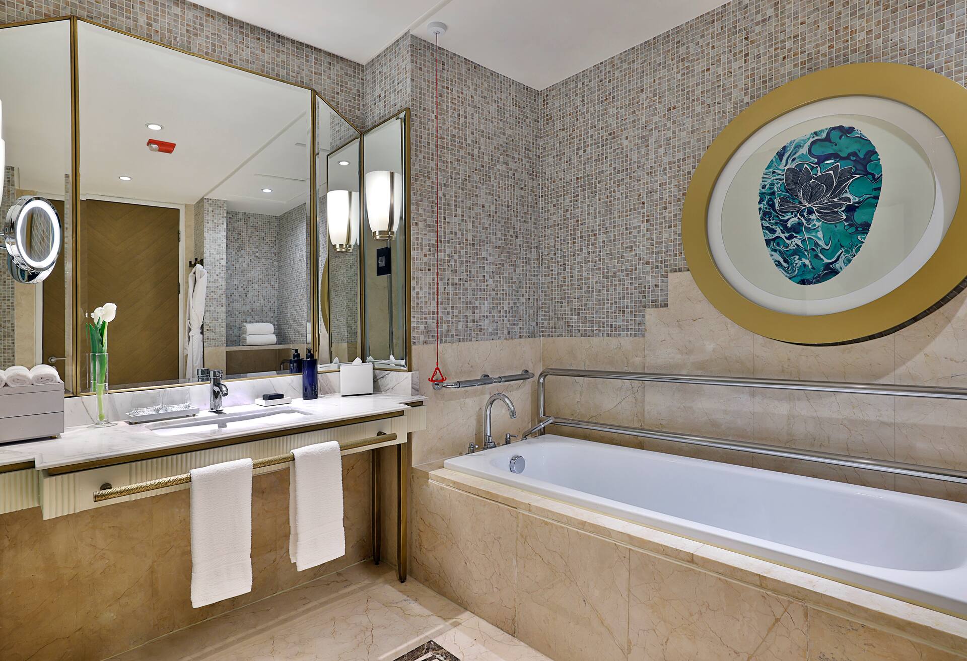 King Deluxe Accessible Room