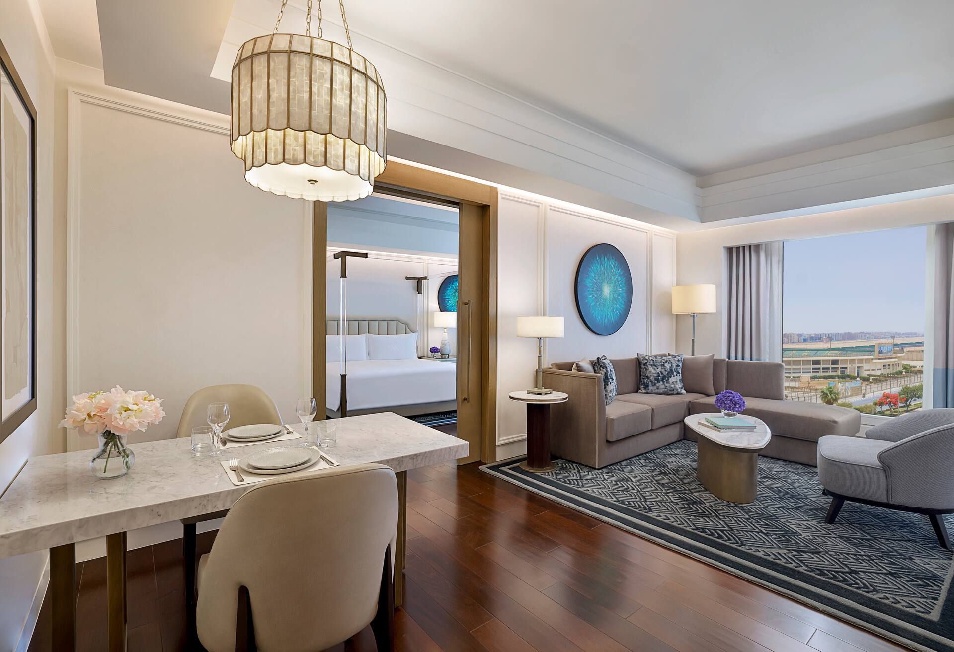King Premier One Bedroom Suite thumbnail 6