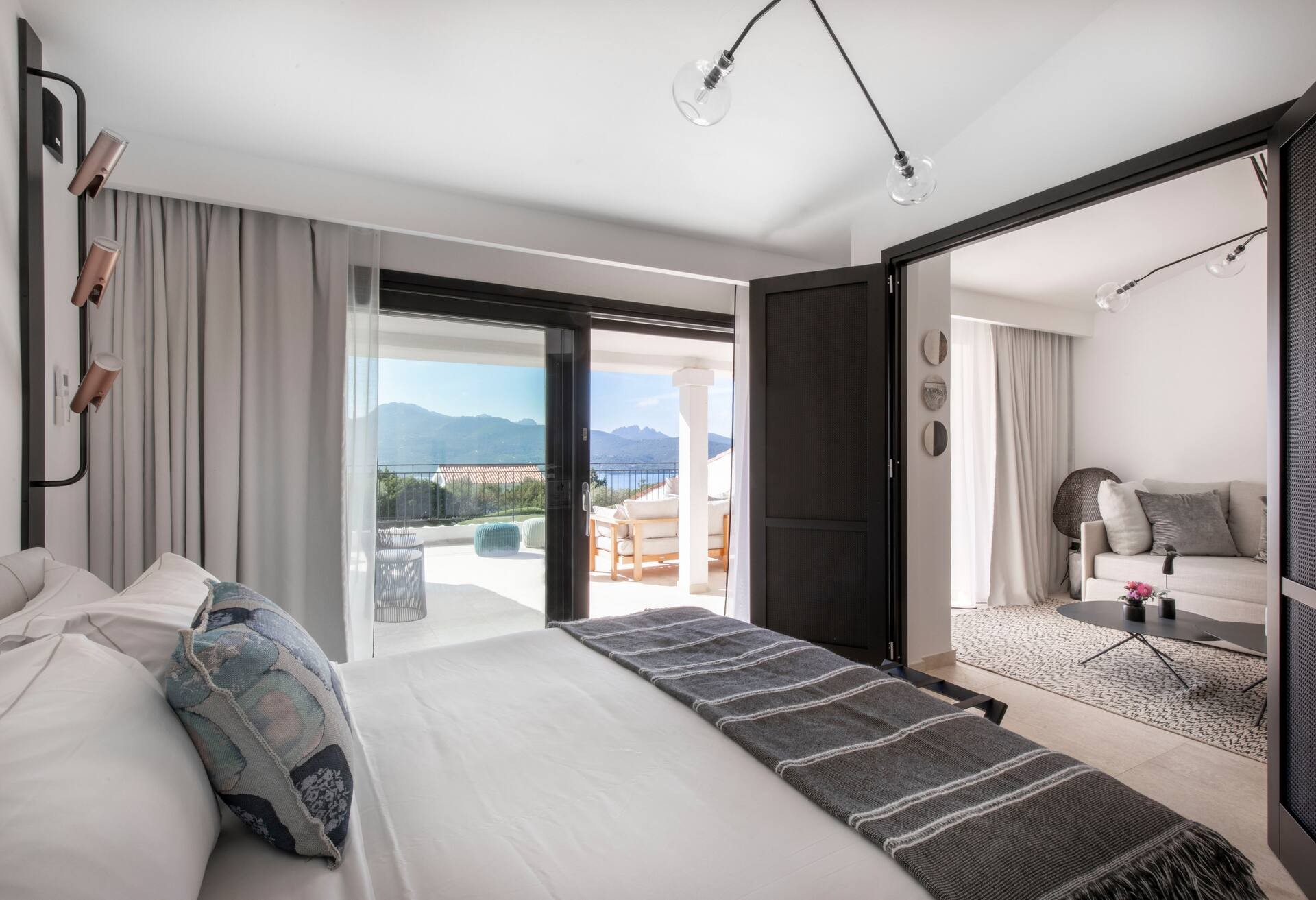 King Deluxe One Bedroom Suite with Sea View