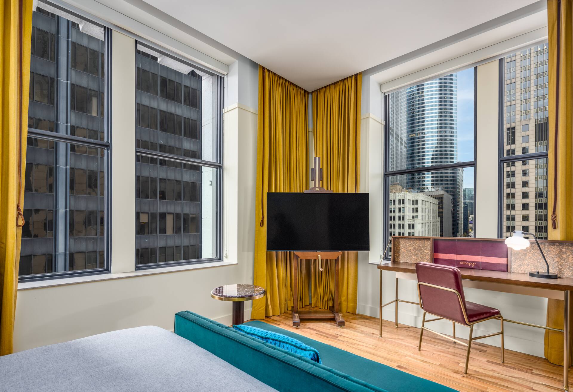 1 King Deluxe Landmark View Room