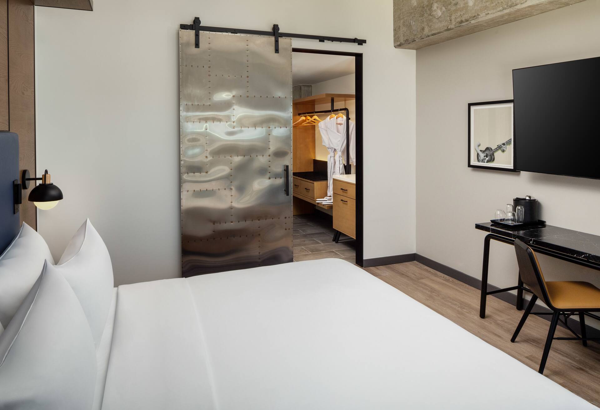 1 King Bed Corner thumbnail 5