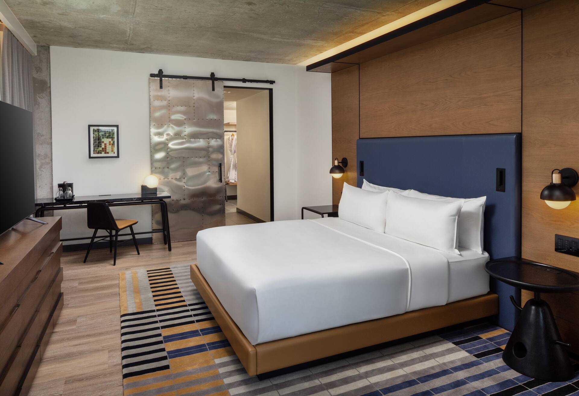 1 King Bed Corner