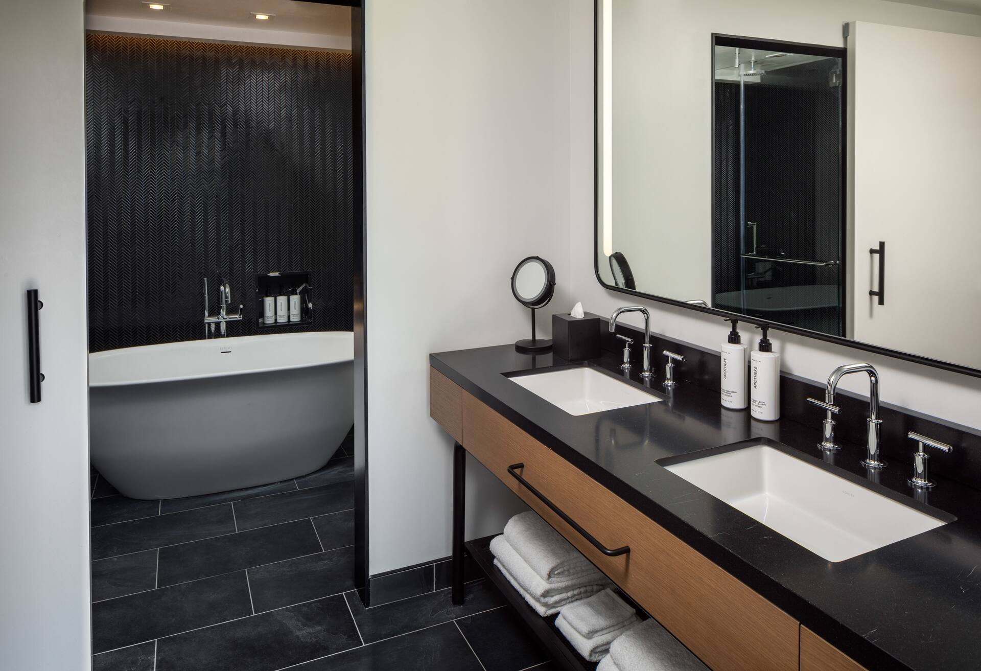 1 King 1 Bedroom Suite W/soaking Tub Terrace