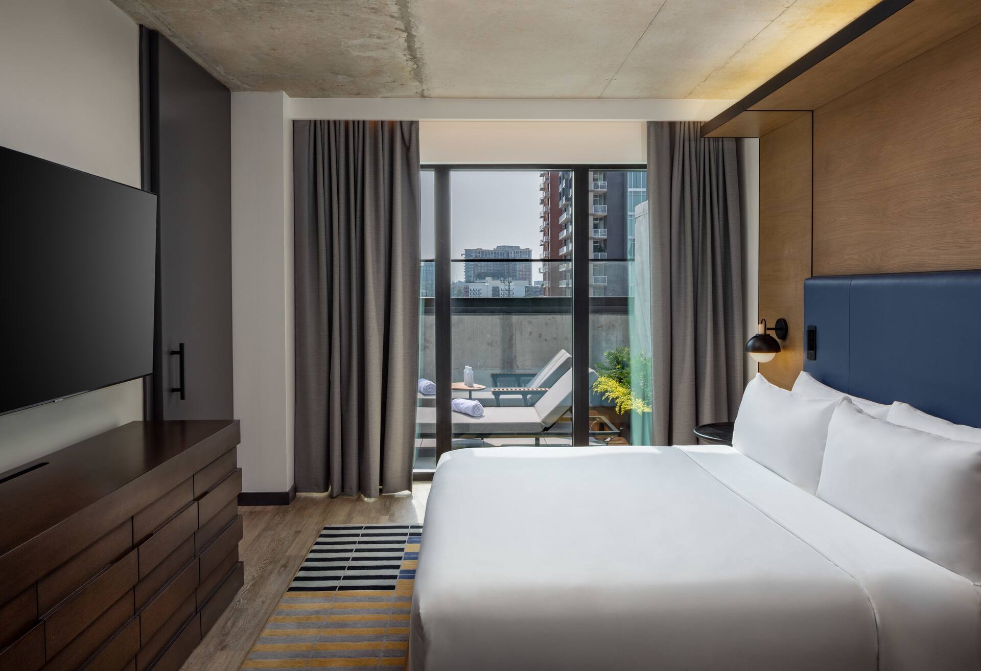 1 King 1 Bedroom Suite W/soaking Tub Terrace