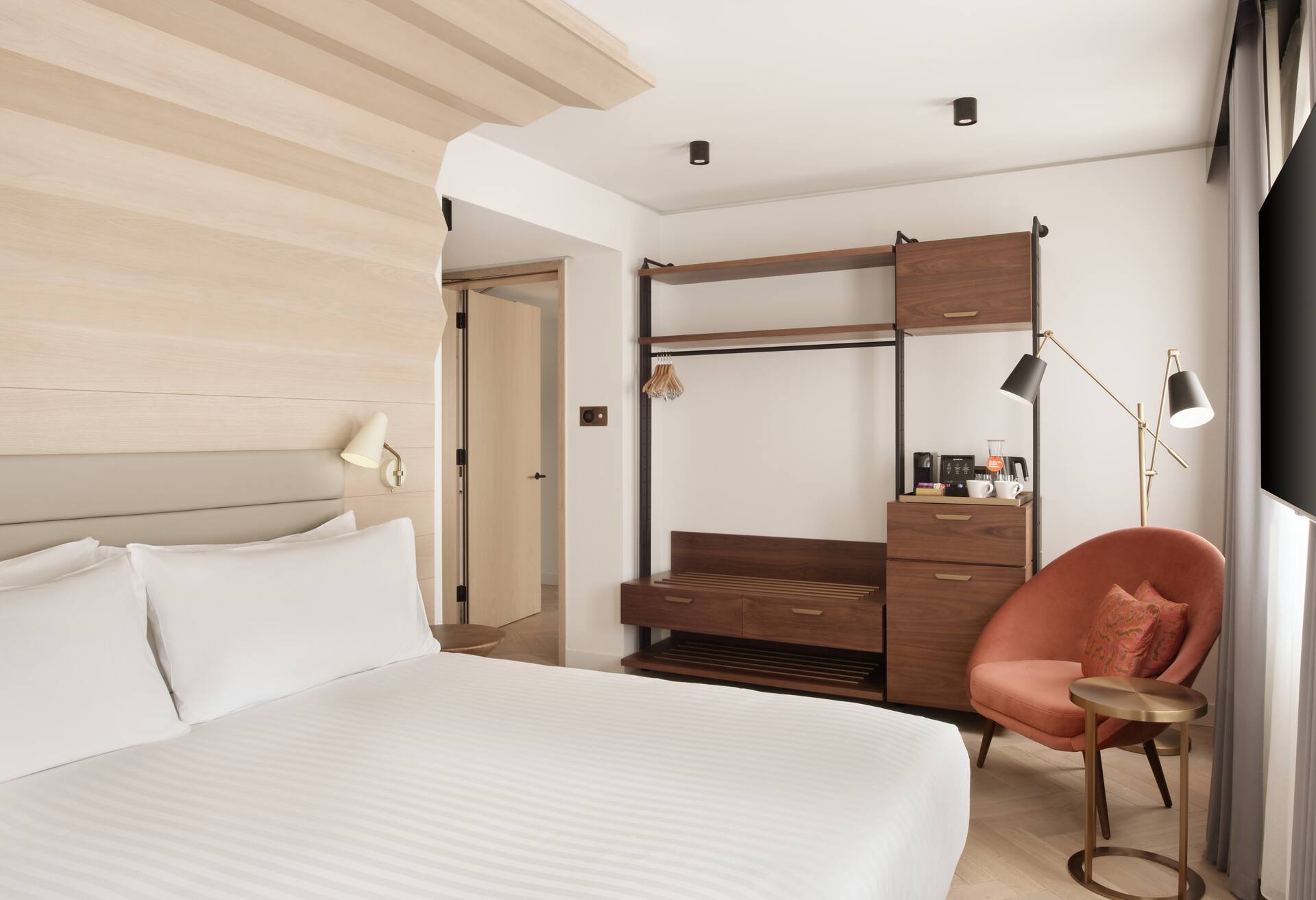 King Accessible Junior Suite photo 1