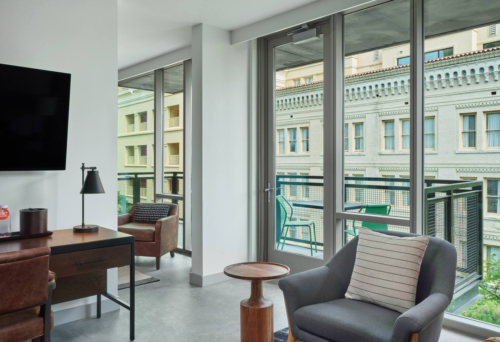 1 King Bed Suite with Balcony Riverwalk View