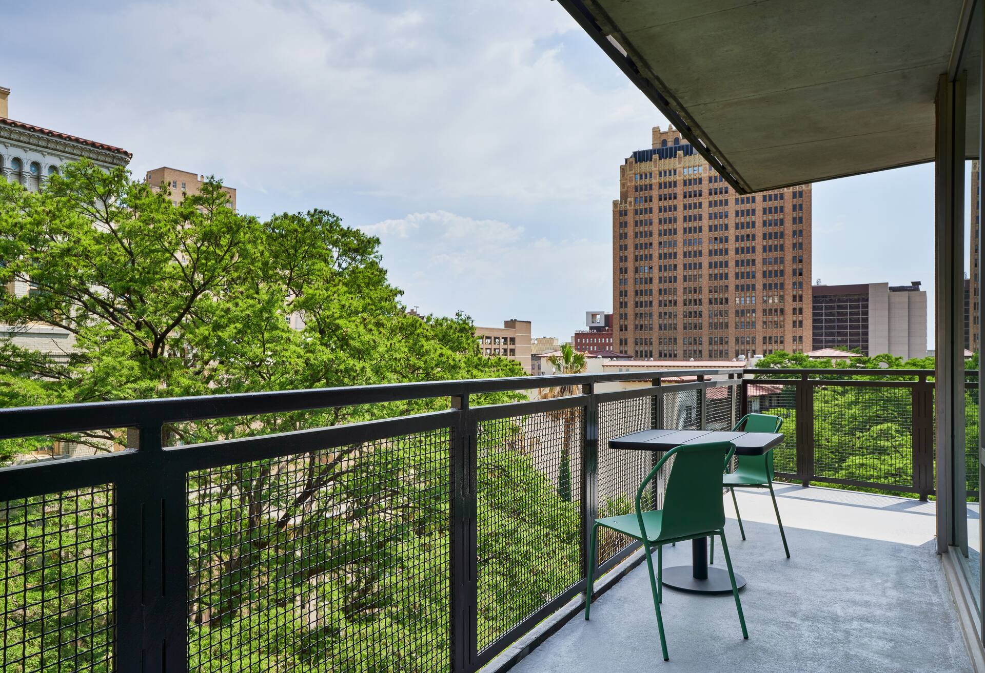 1 King Bed Suite with Balcony Riverwalk View