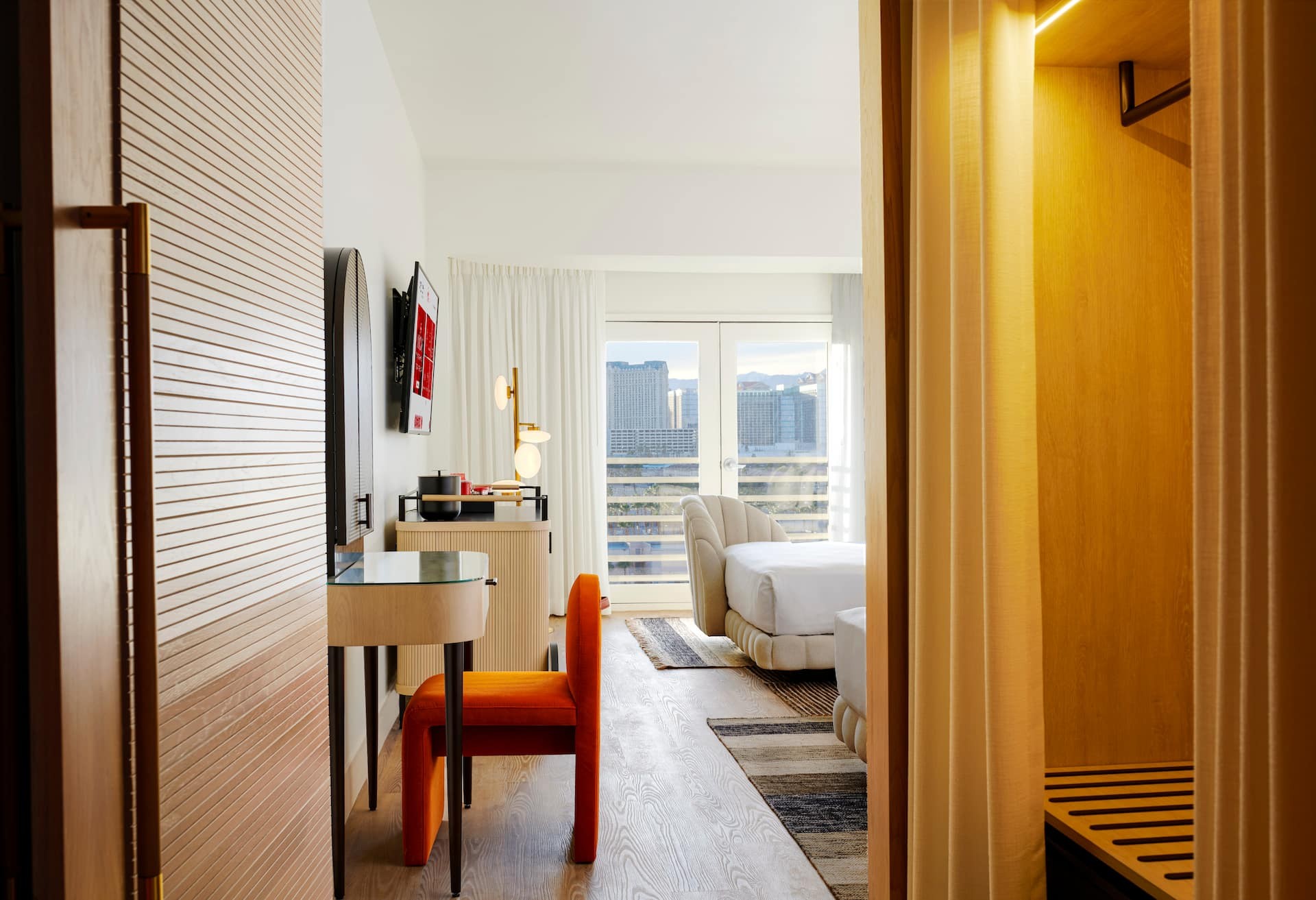 Resort 2 Queens Chamber Strip View