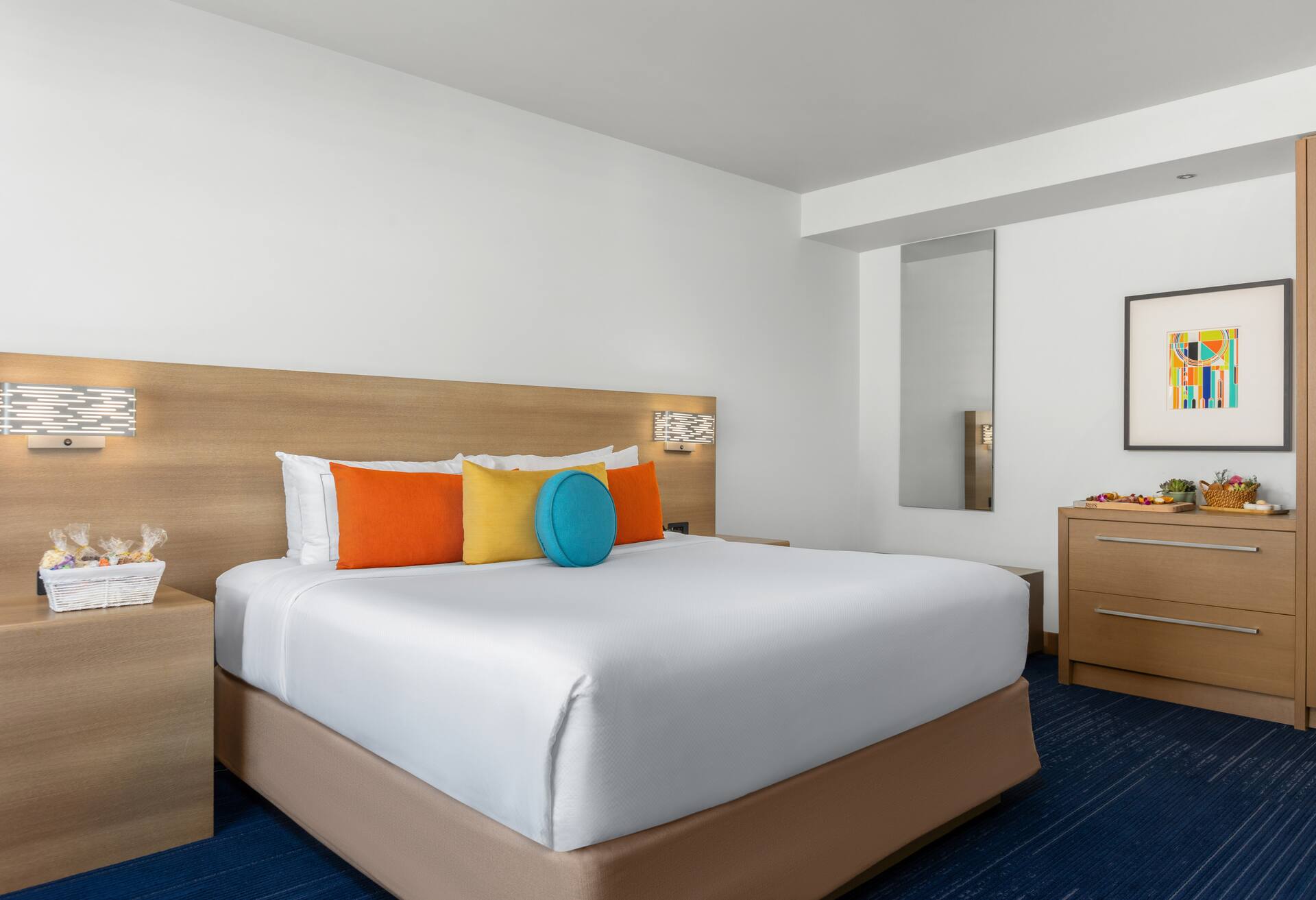 1 King 1 Bedroom Suite Balcony Accessible