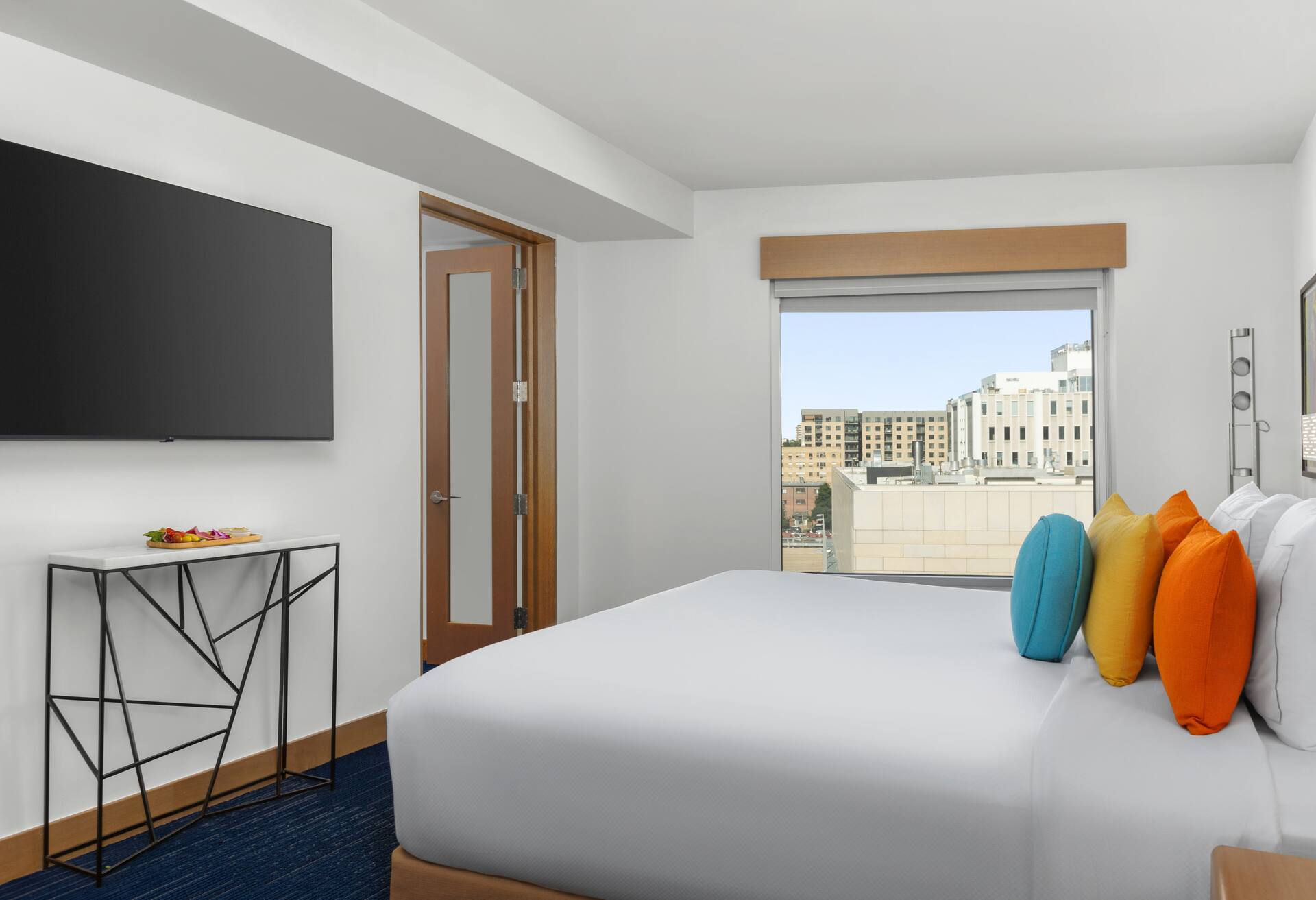 1 King 1 Bedroom Suite Balcony Accessible