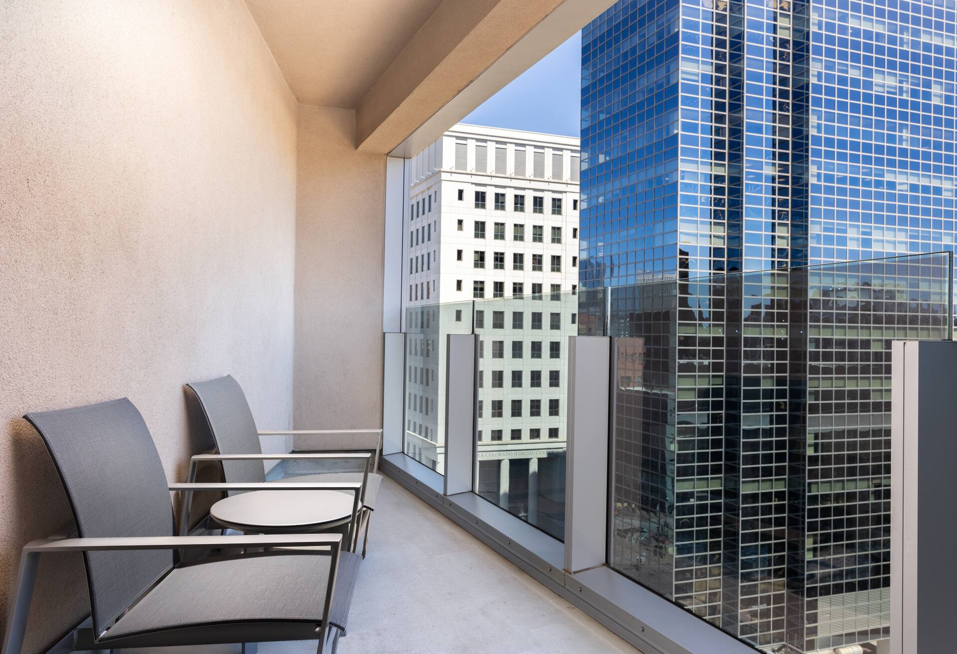 1 King Bed 1 Bedroom Suite W/ Balcony thumbnail 6