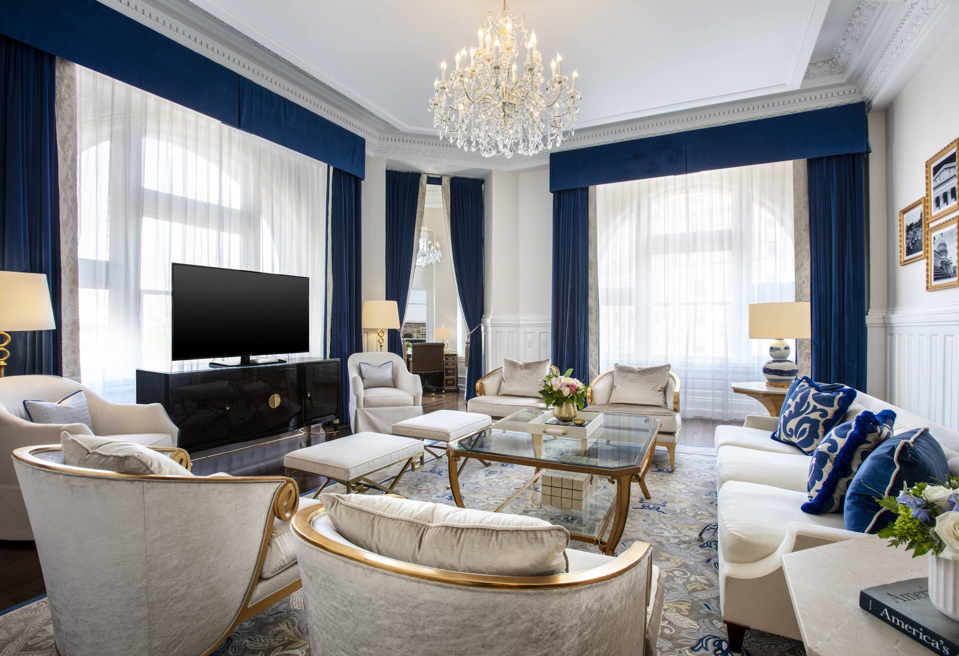 Capitol One Bedroom Suite