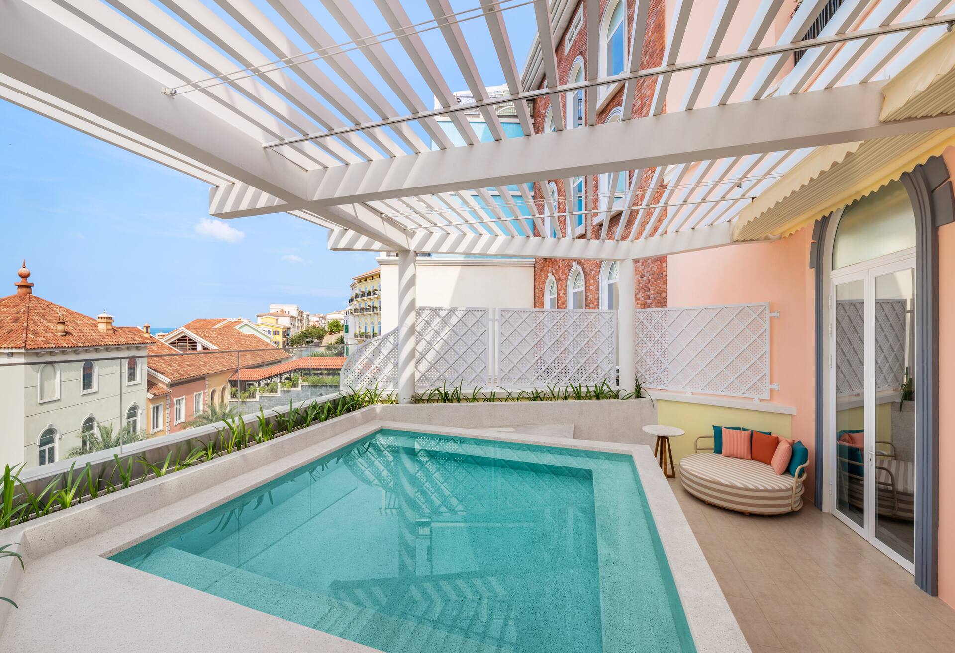 King Capri Terrace Suite