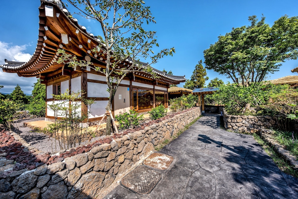 Gyotaejeon (Private Annex Building)