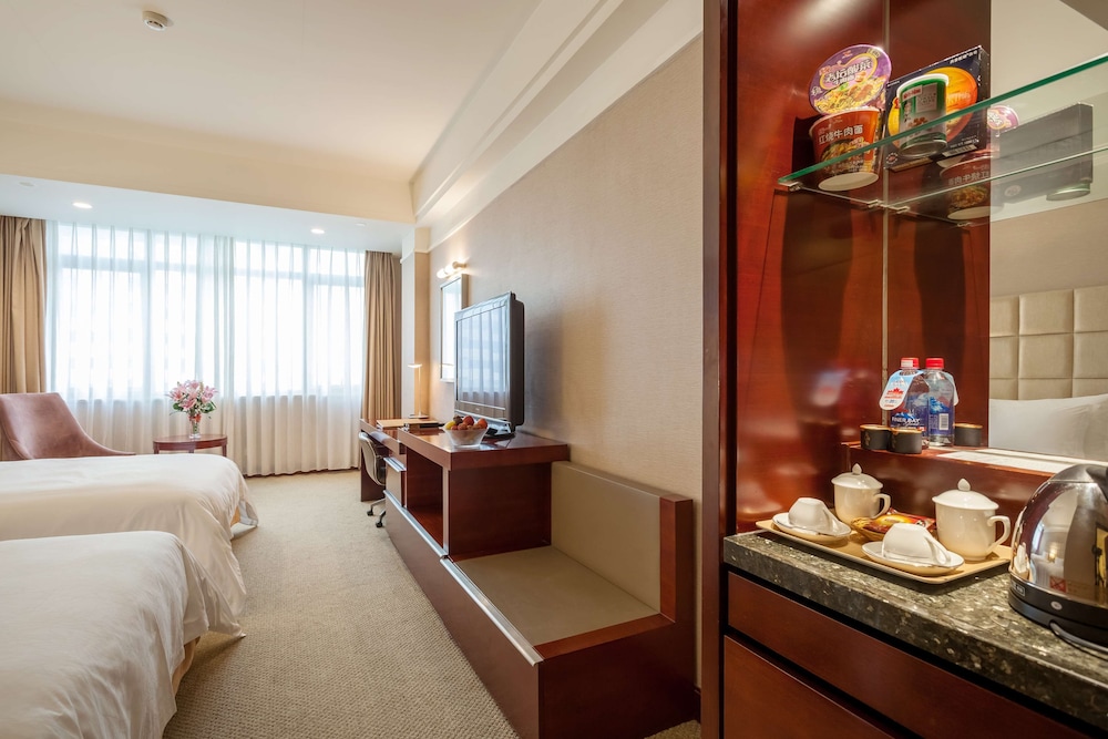 Superior Room, 1 King Bed photo 1