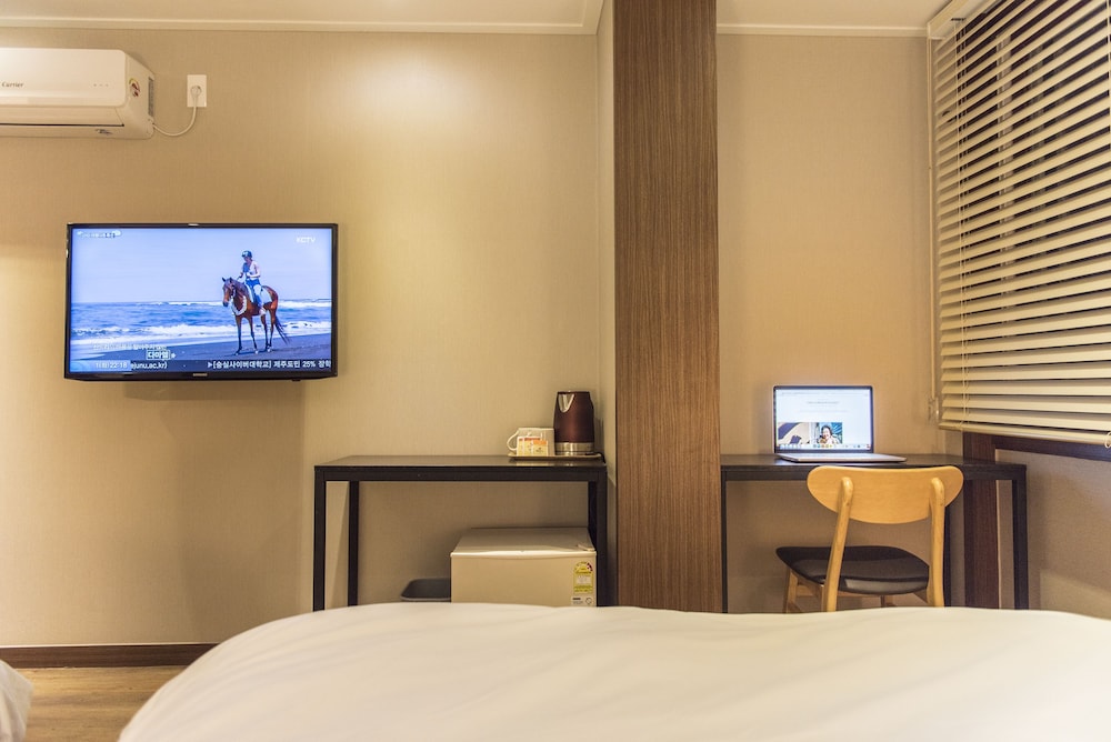 Deluxe Twin Room - Photo 10