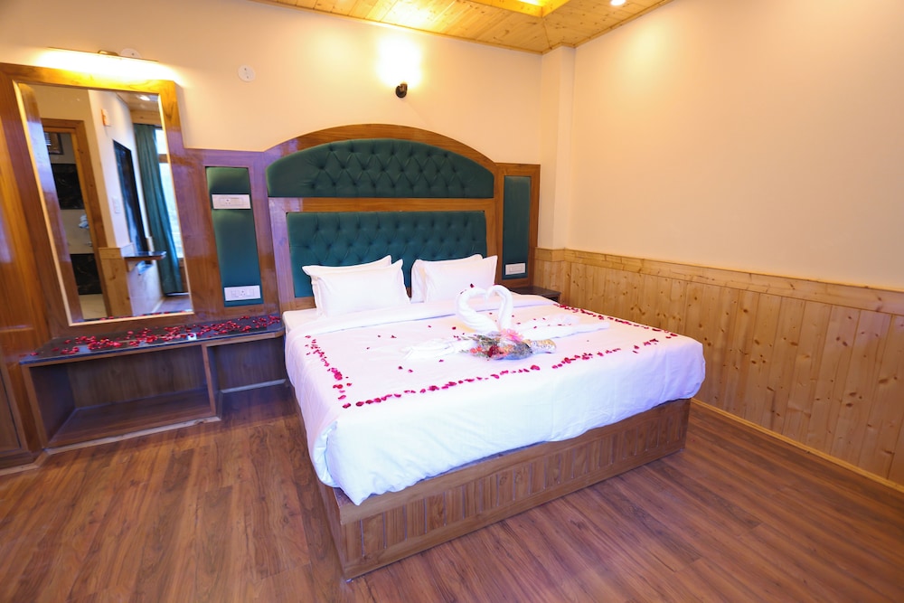 Deluxe Double Room, Balcony, Mountain View