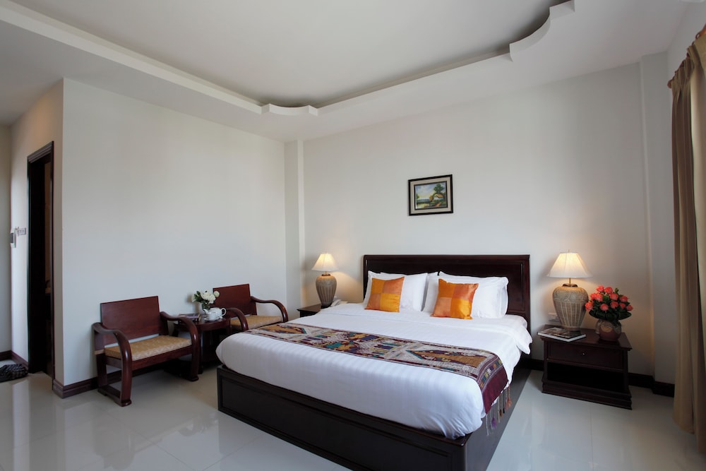 Deluxe Room - Photo 11