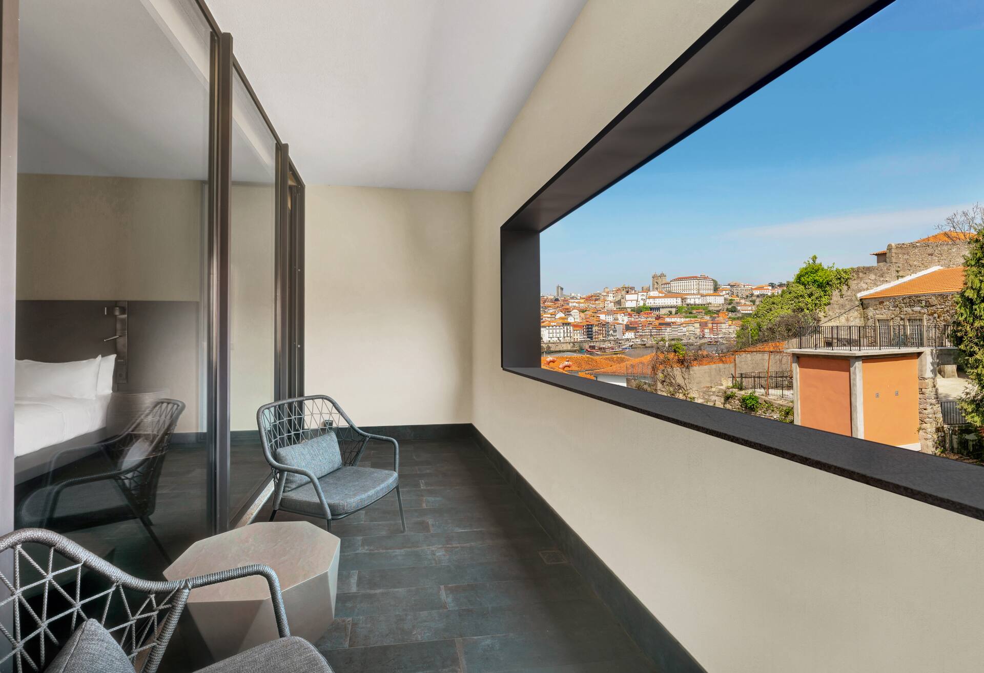 King Deluxe Room with Balcony, photo 6