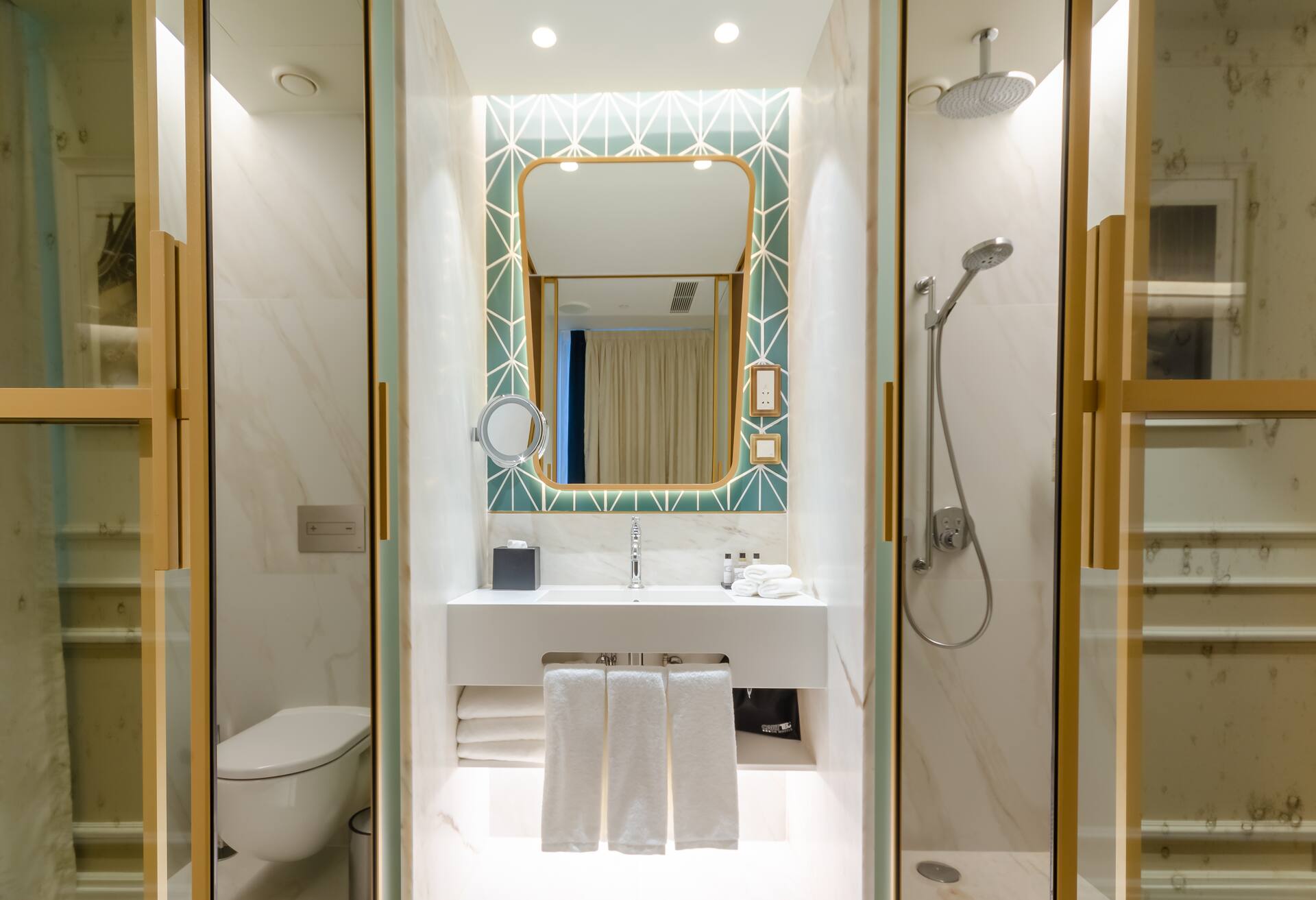 City Corner Suite thumbnail 6