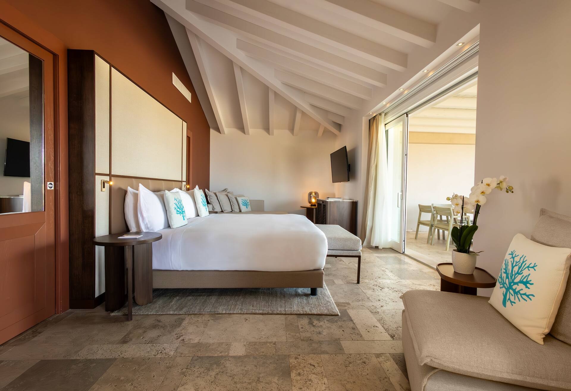 King Presidential Suite Sea View Shardana thumbnail 6