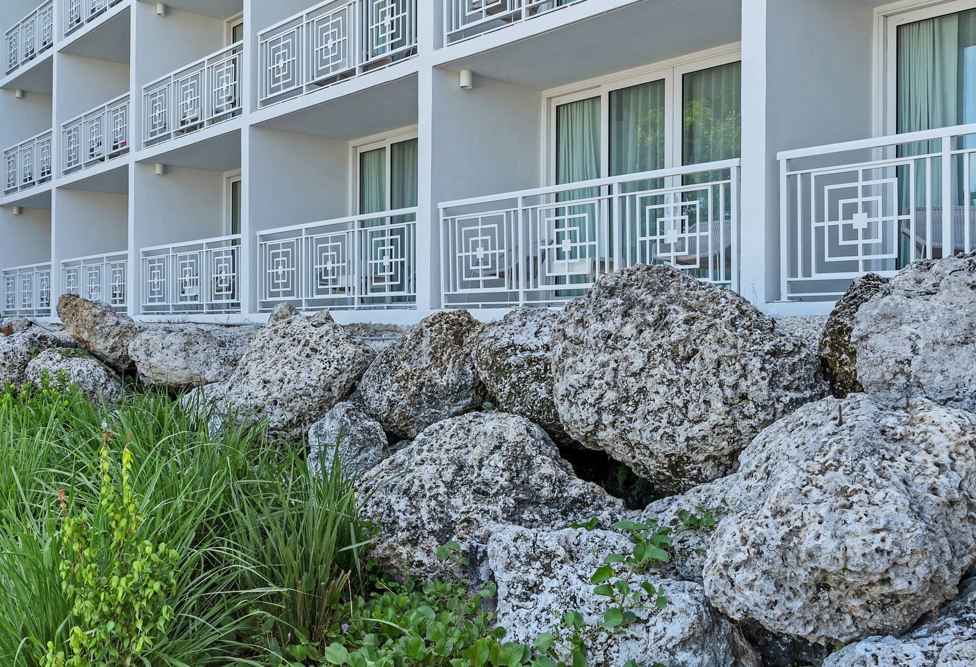2 Queen Waterfront In Coconut Wing