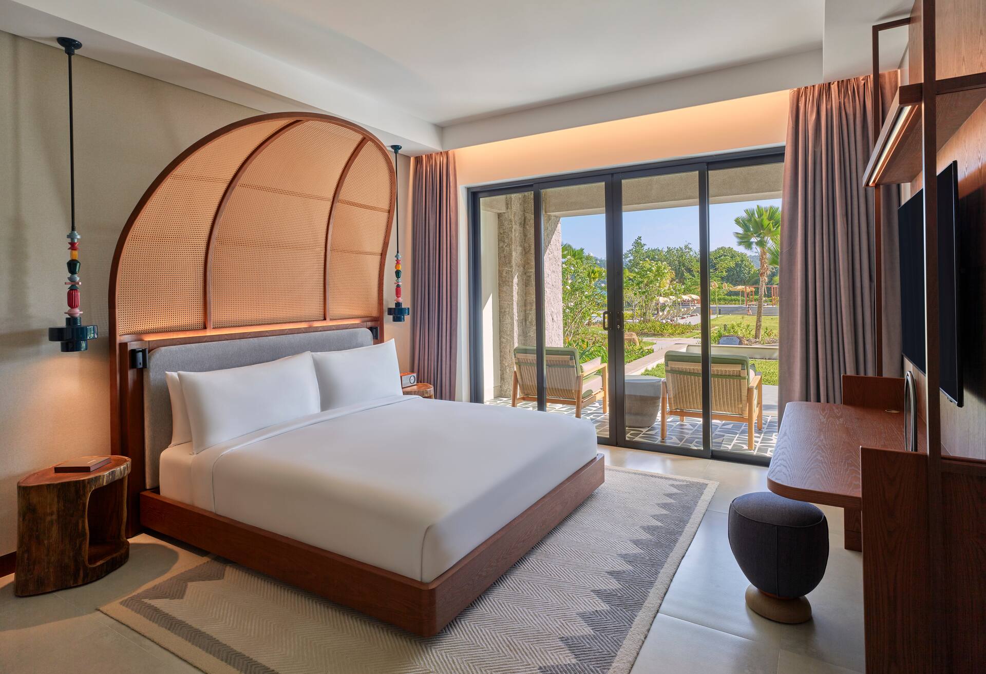 King One Bedroom Suite thumbnail 6