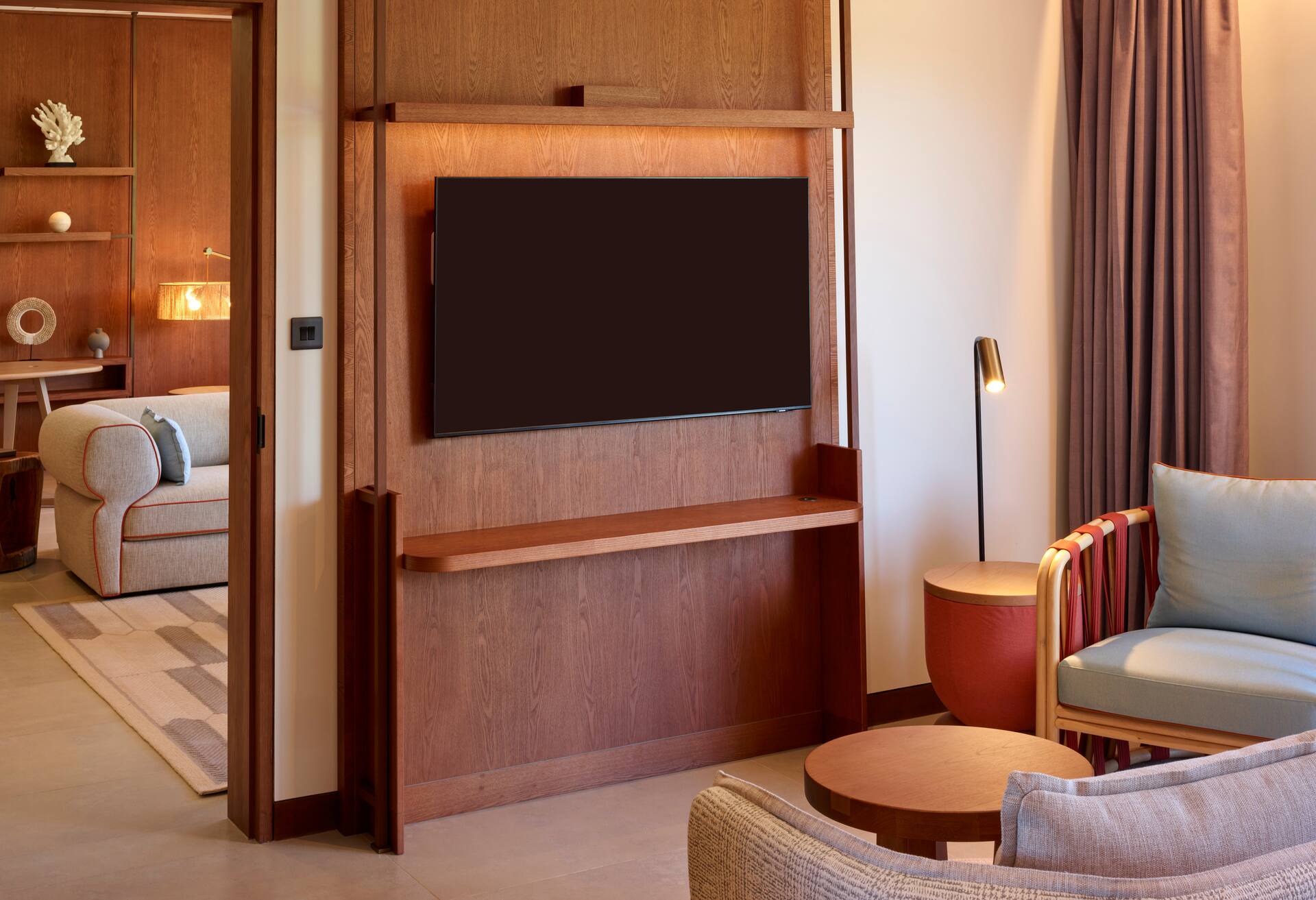 King Two Bedroom Suite thumbnail 6