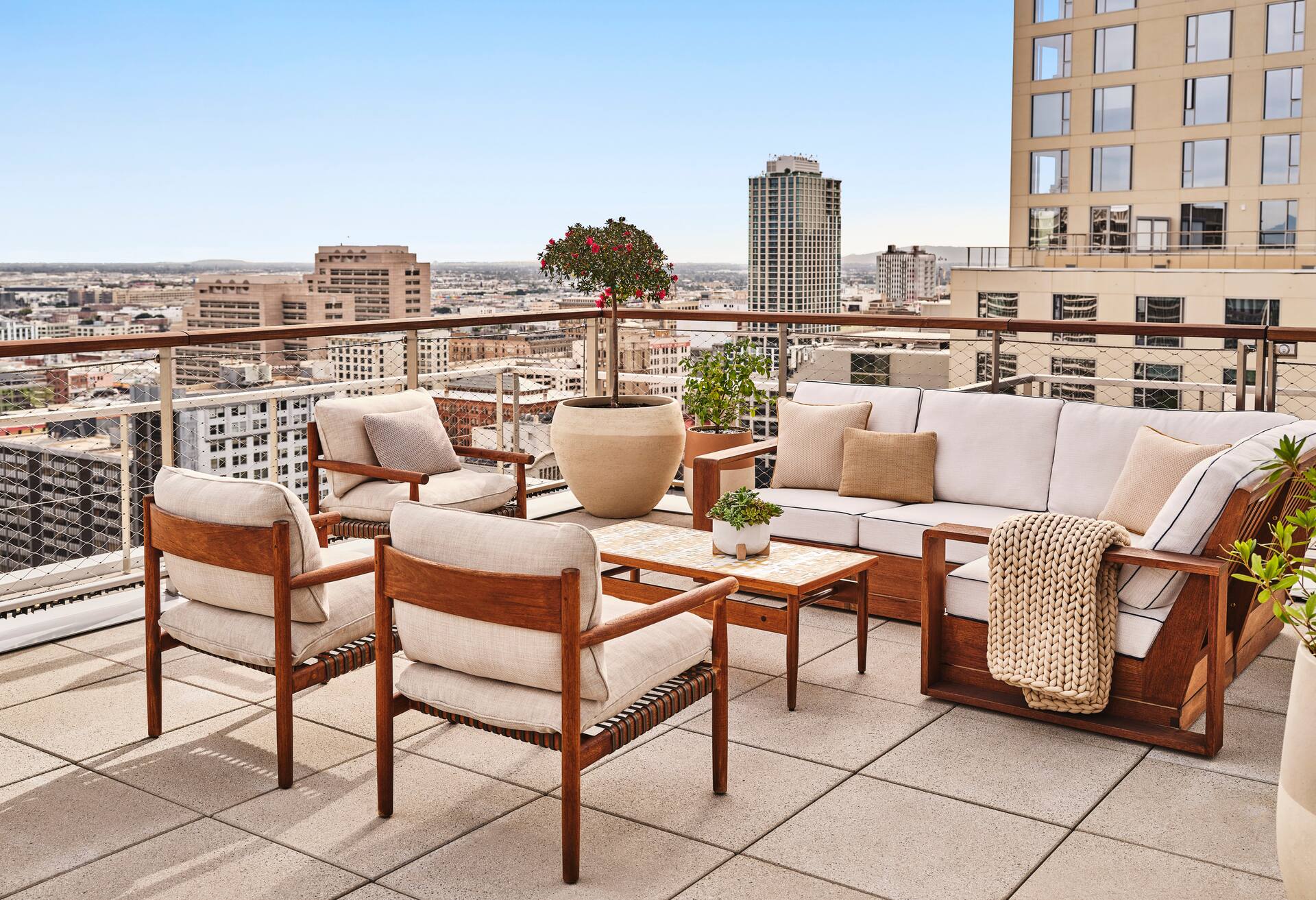 Skyline Penthouse Presidential Ste 1 King Bd
