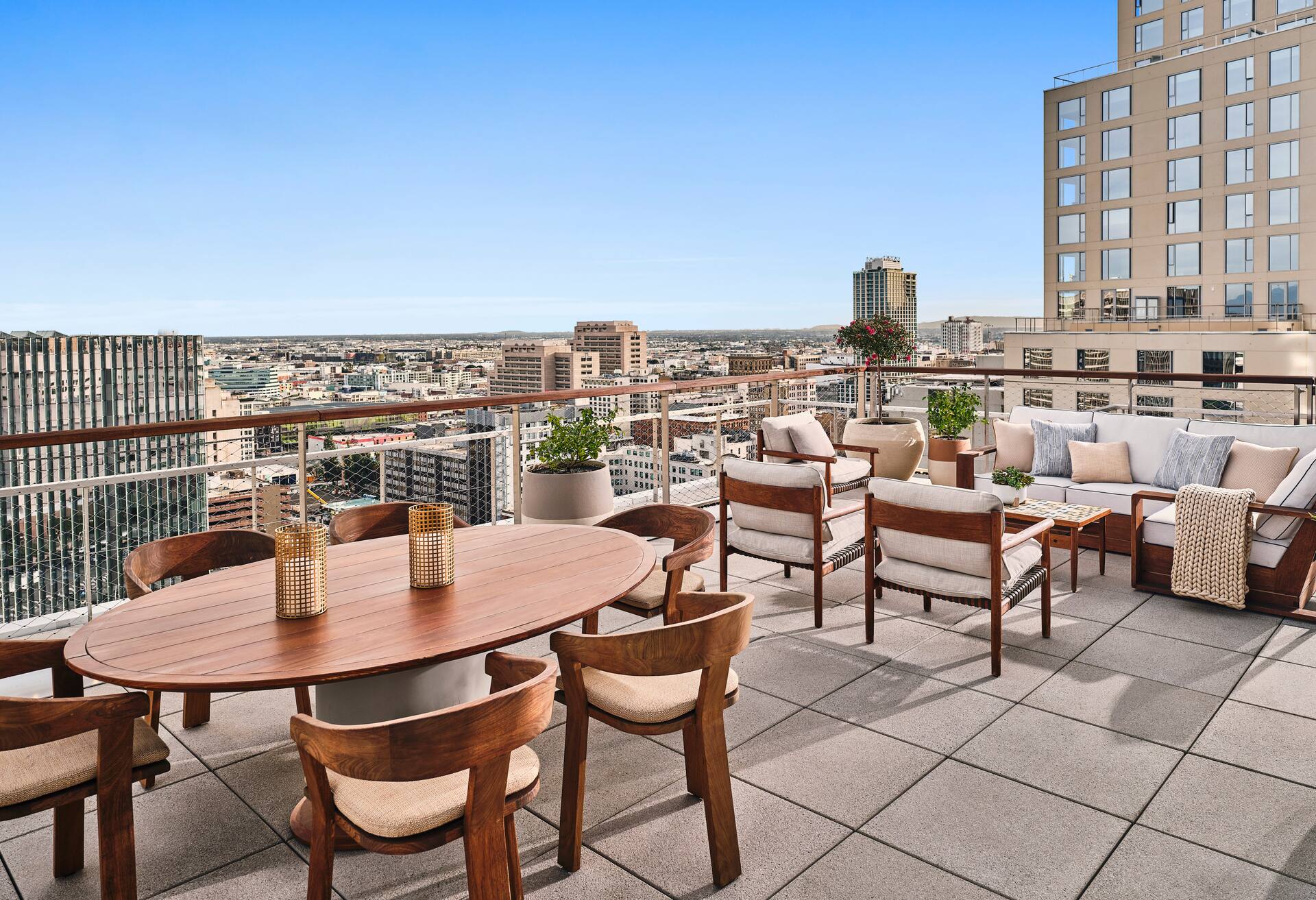 Skyline Penthouse Presidential Ste 1 King Bd thumbnail 5