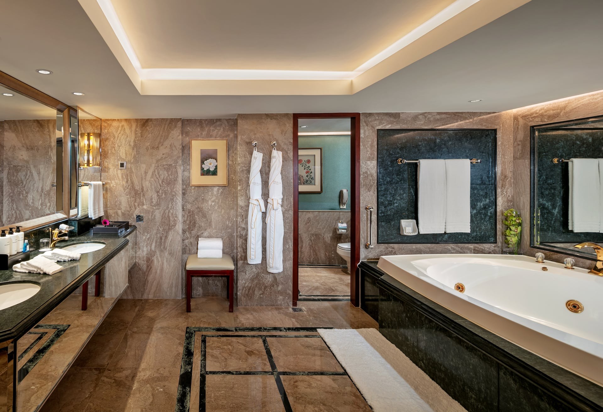 King Imperial Suite thumbnail 6