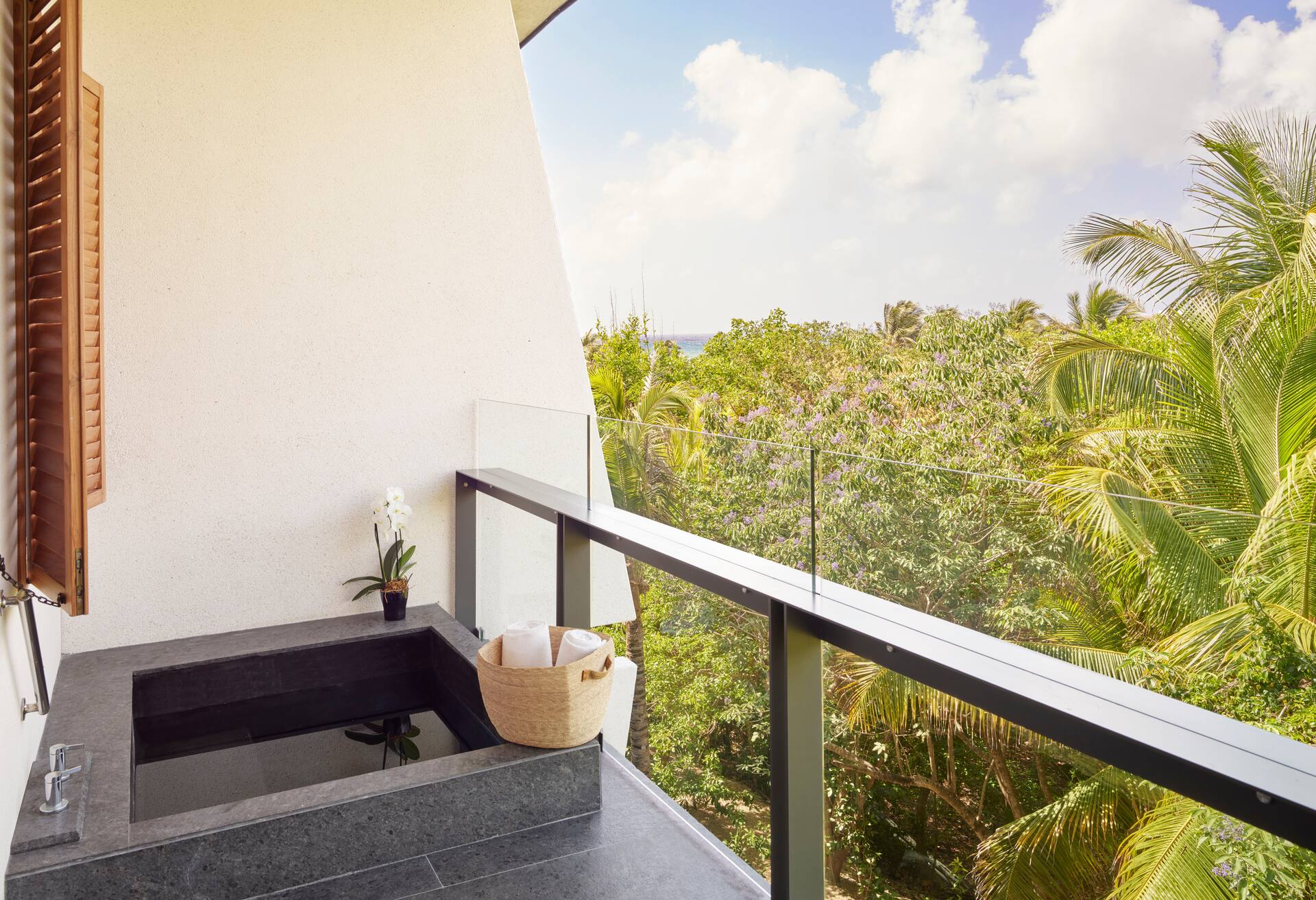 Tropical View Guestroom with 2 Queen Beds thumbnail 5
