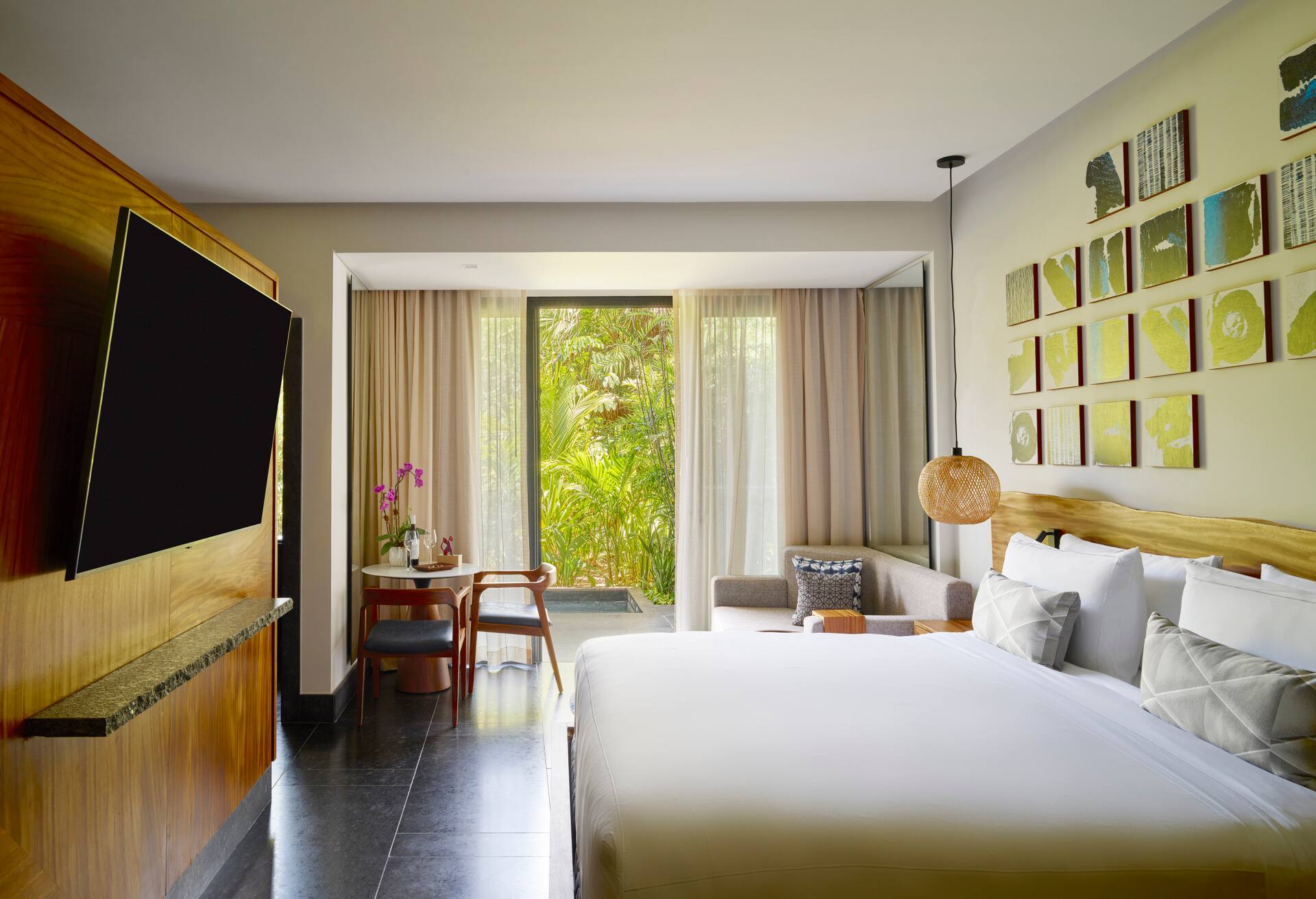 Tropical View Guestroom with King Bed