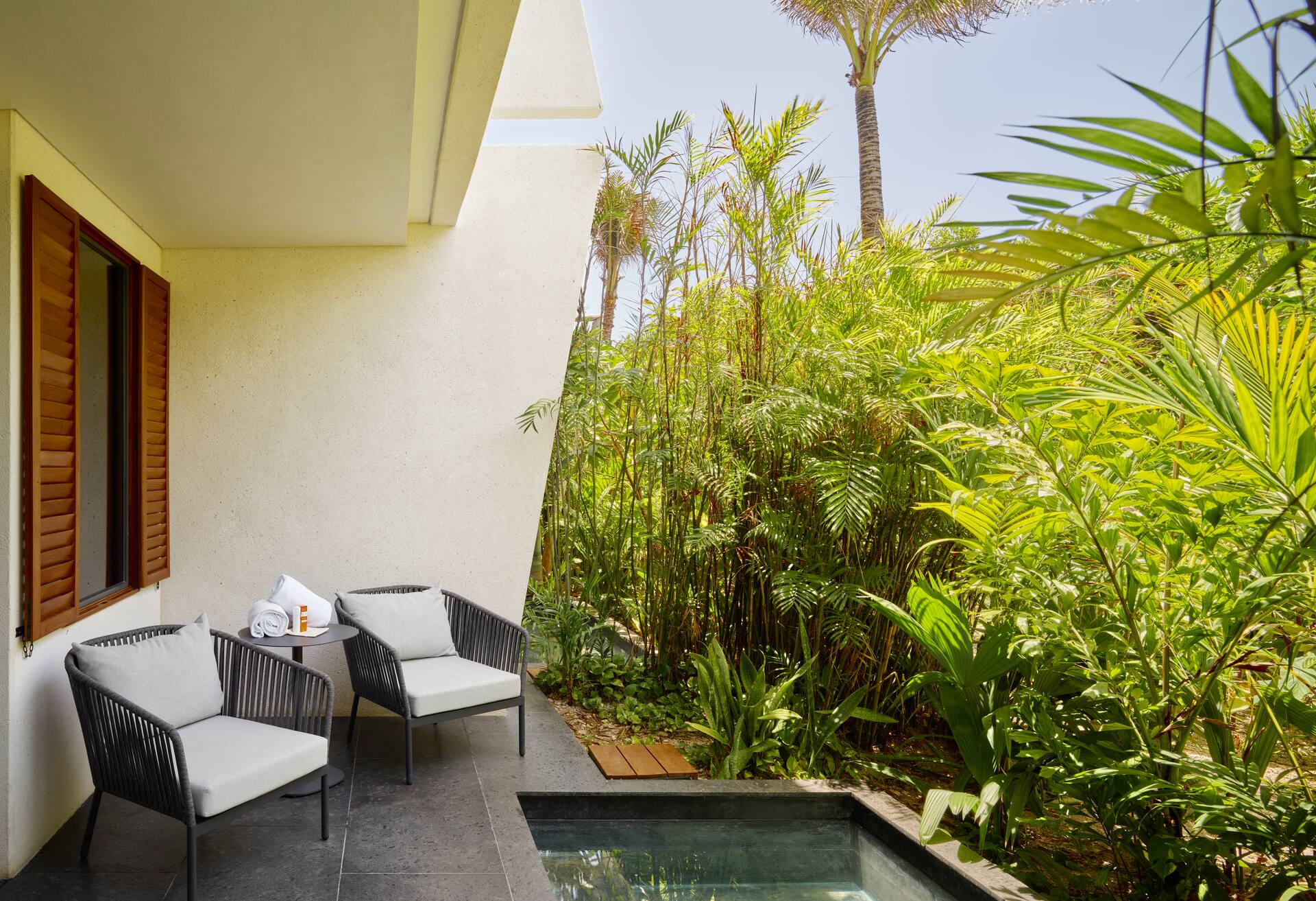 Tropical View Guestroom with 2 Queen Beds