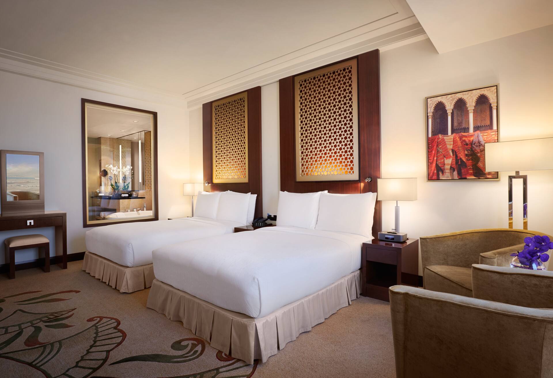 Two Double Bed Deluxe Room - Skyline View photo 3