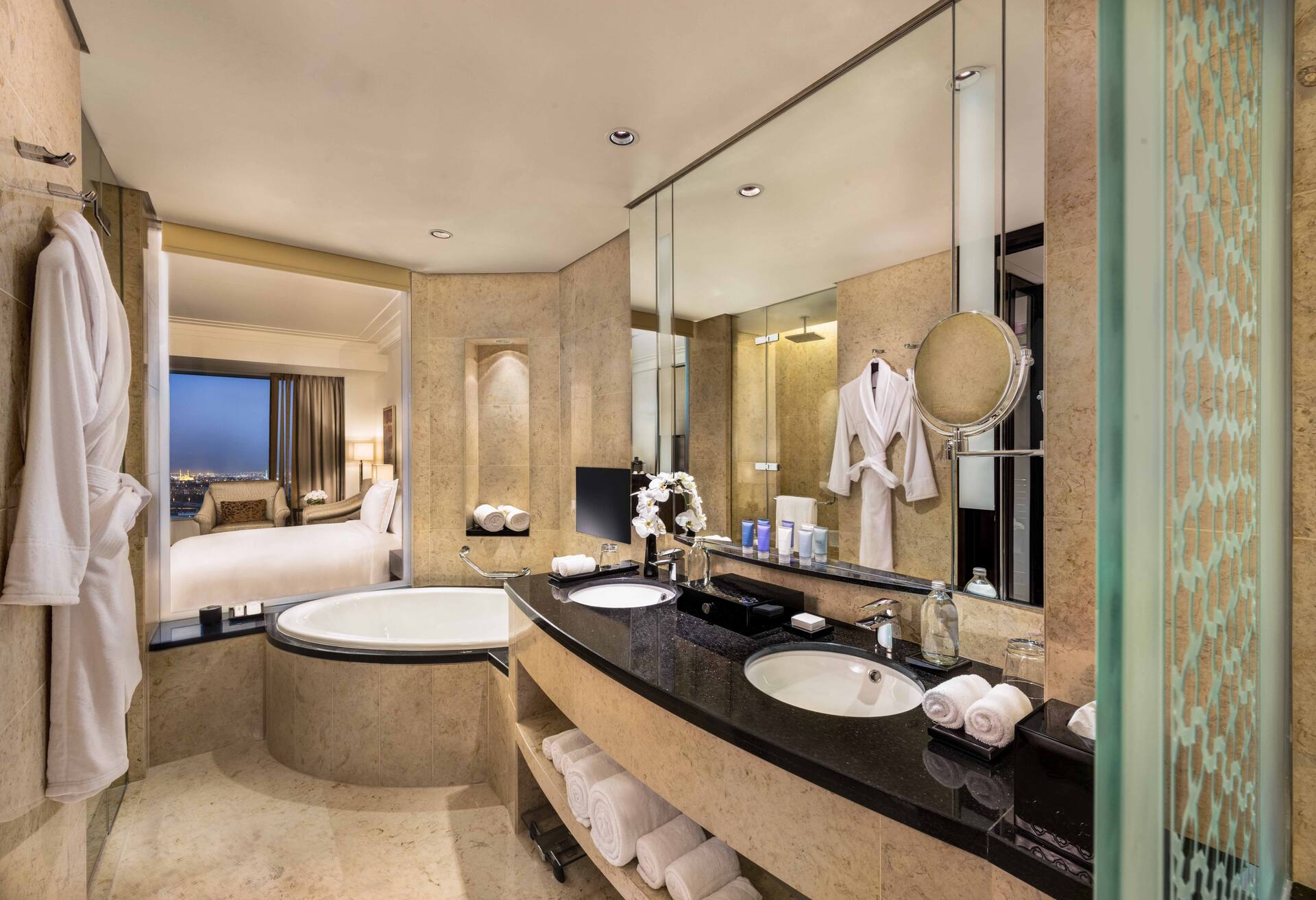 Two Double Bed Deluxe Room - Skyline View photo 3