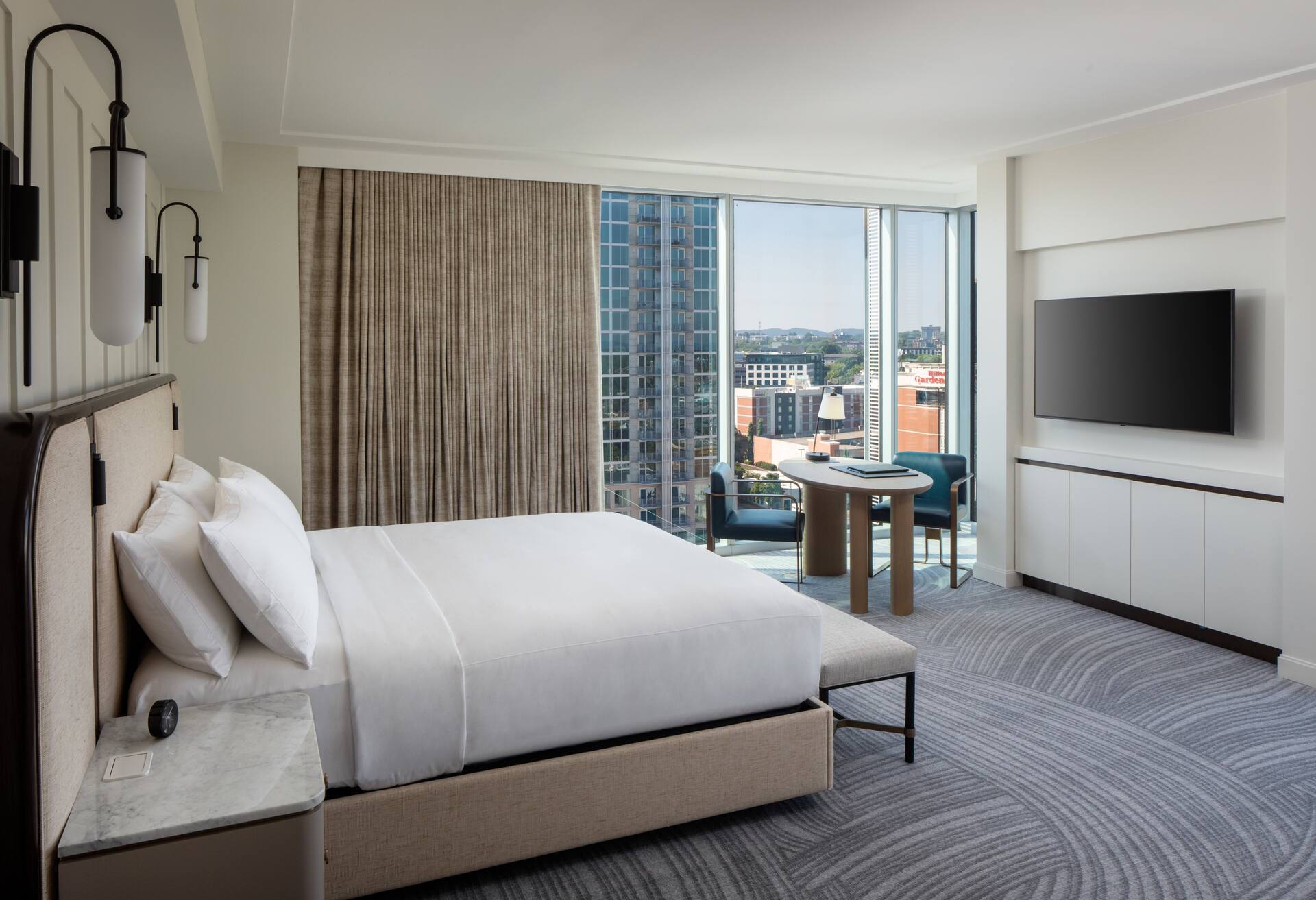 Corner Room - One King Bed