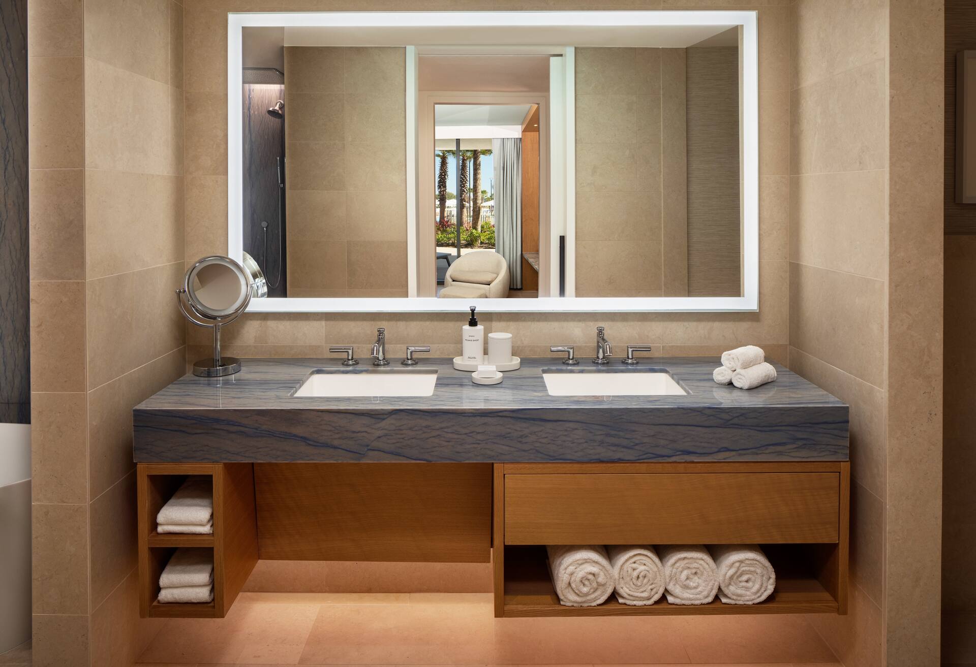 Conrad Poolside Suite Mobility Access 3x3shwr
