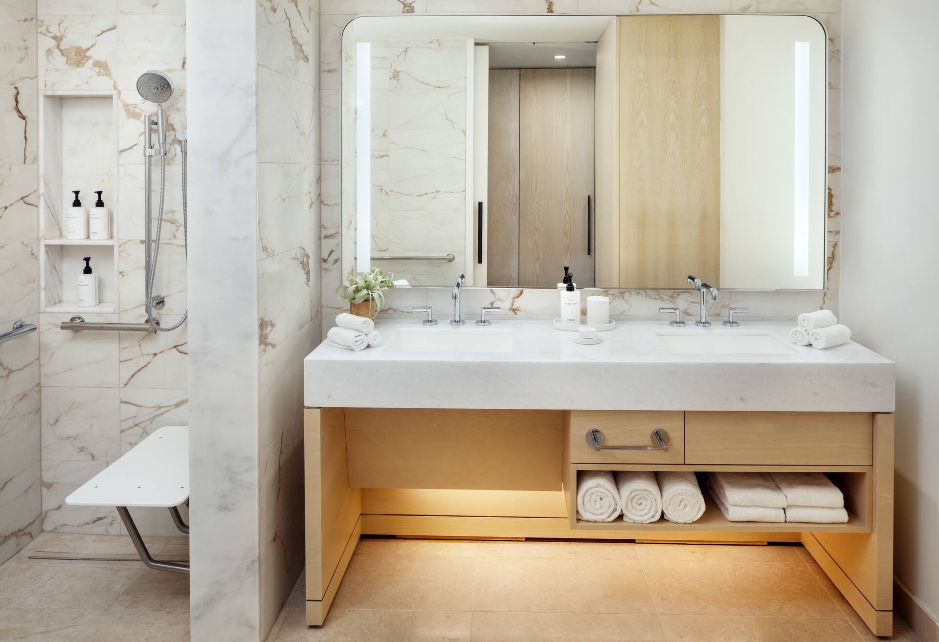 King Mobility Access Ri Shower with Balcony thumbnail 5
