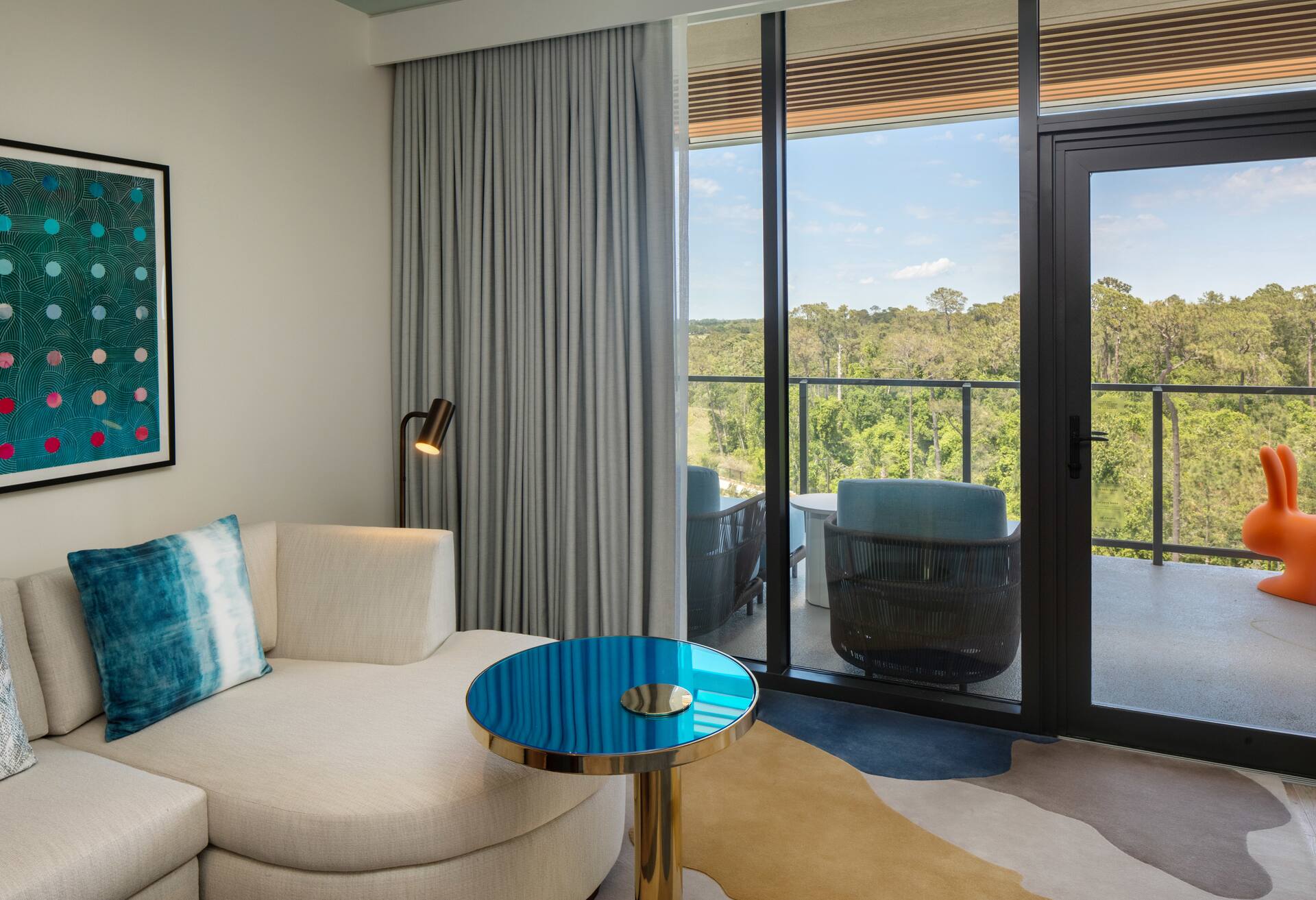 Two Bedroom Suite 1 King 2 Queen with Balcony thumbnail 6