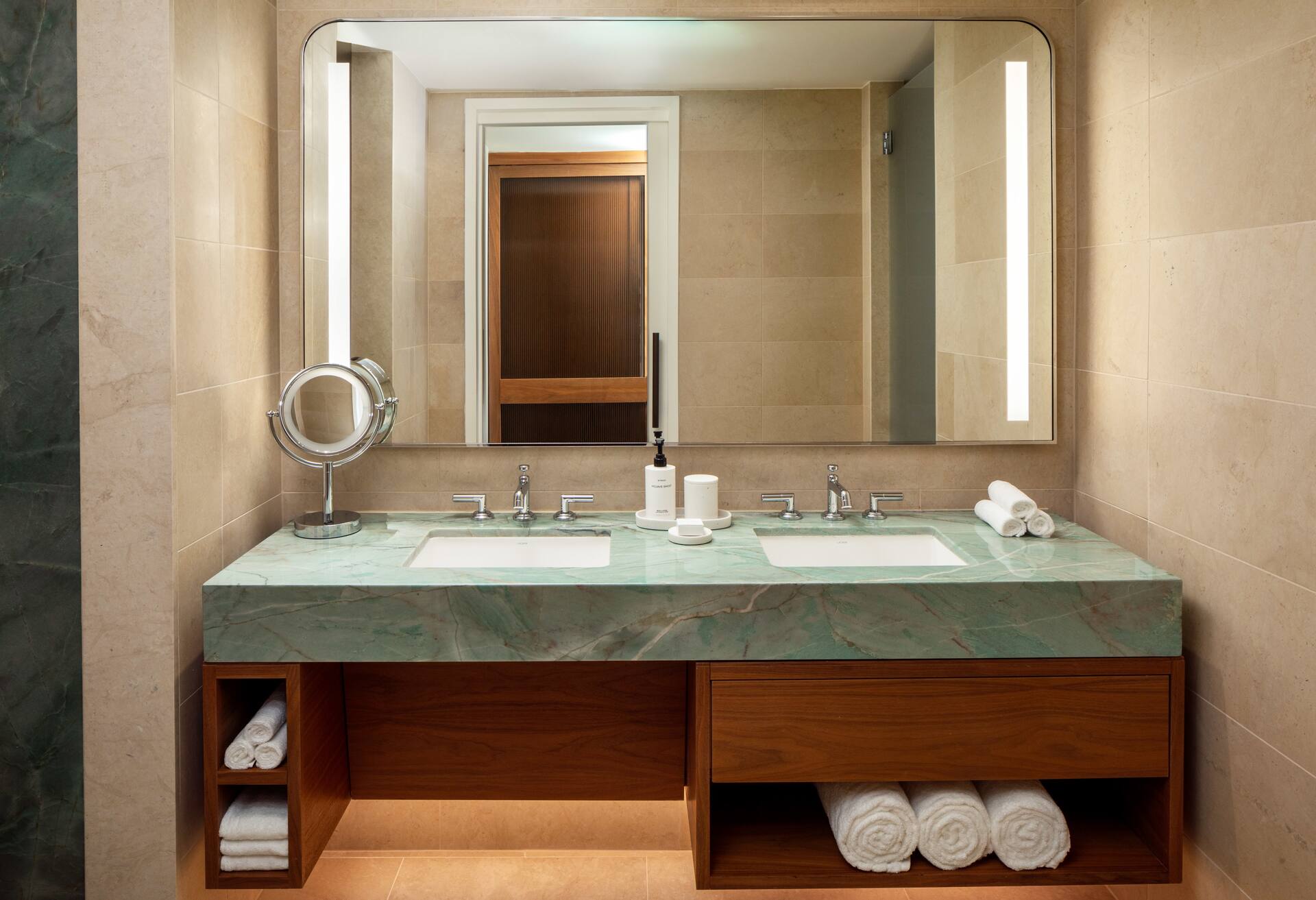 Presidential Suite Kg Mob/hear Access Ri Shwr