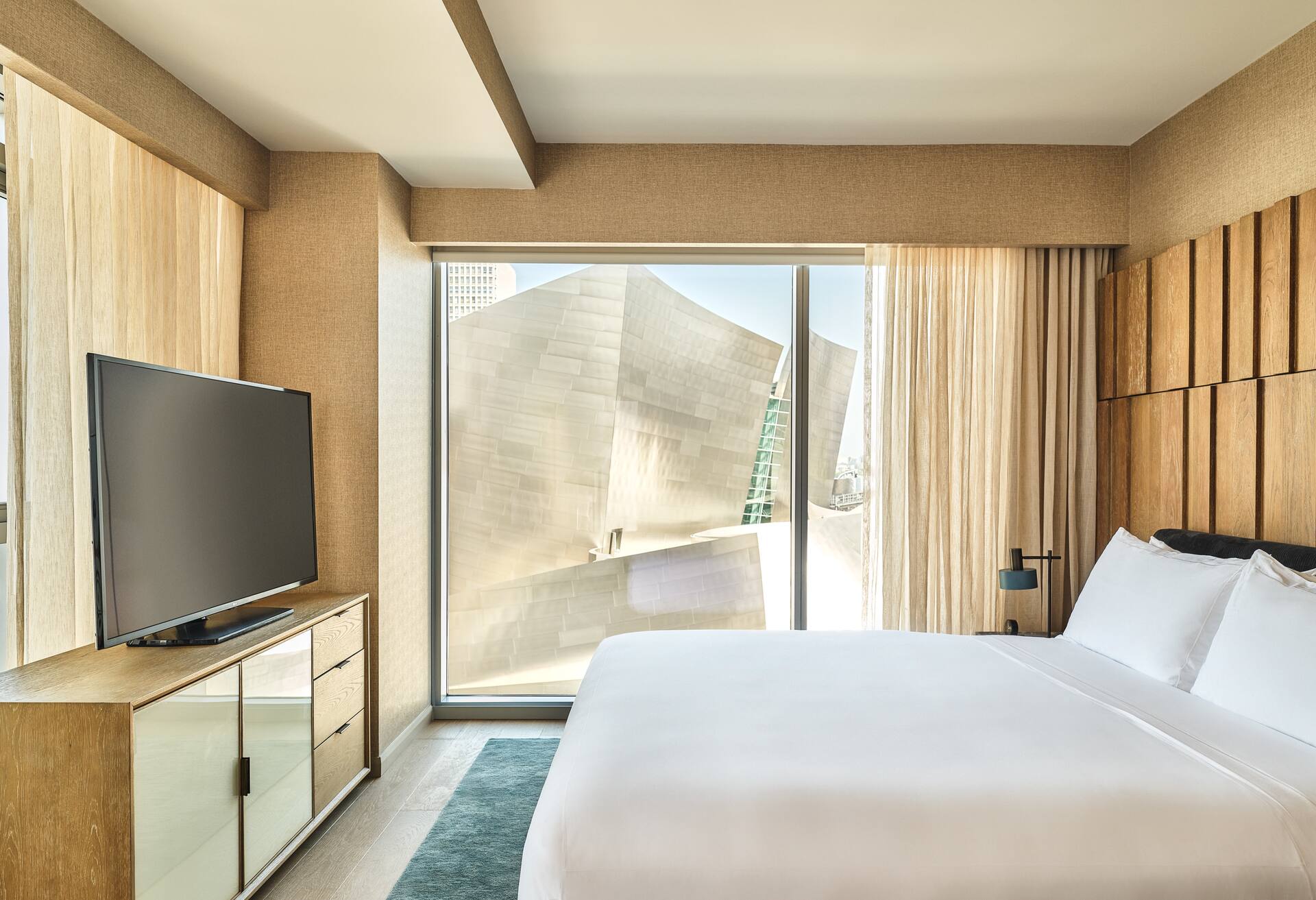 Corner Suite - One King Bed