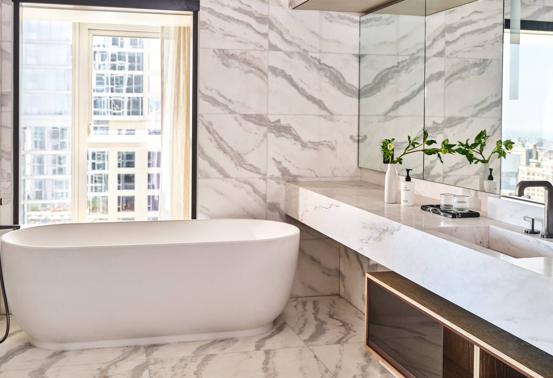 Skyline Penthouse Presidential Ste 1 King Bd