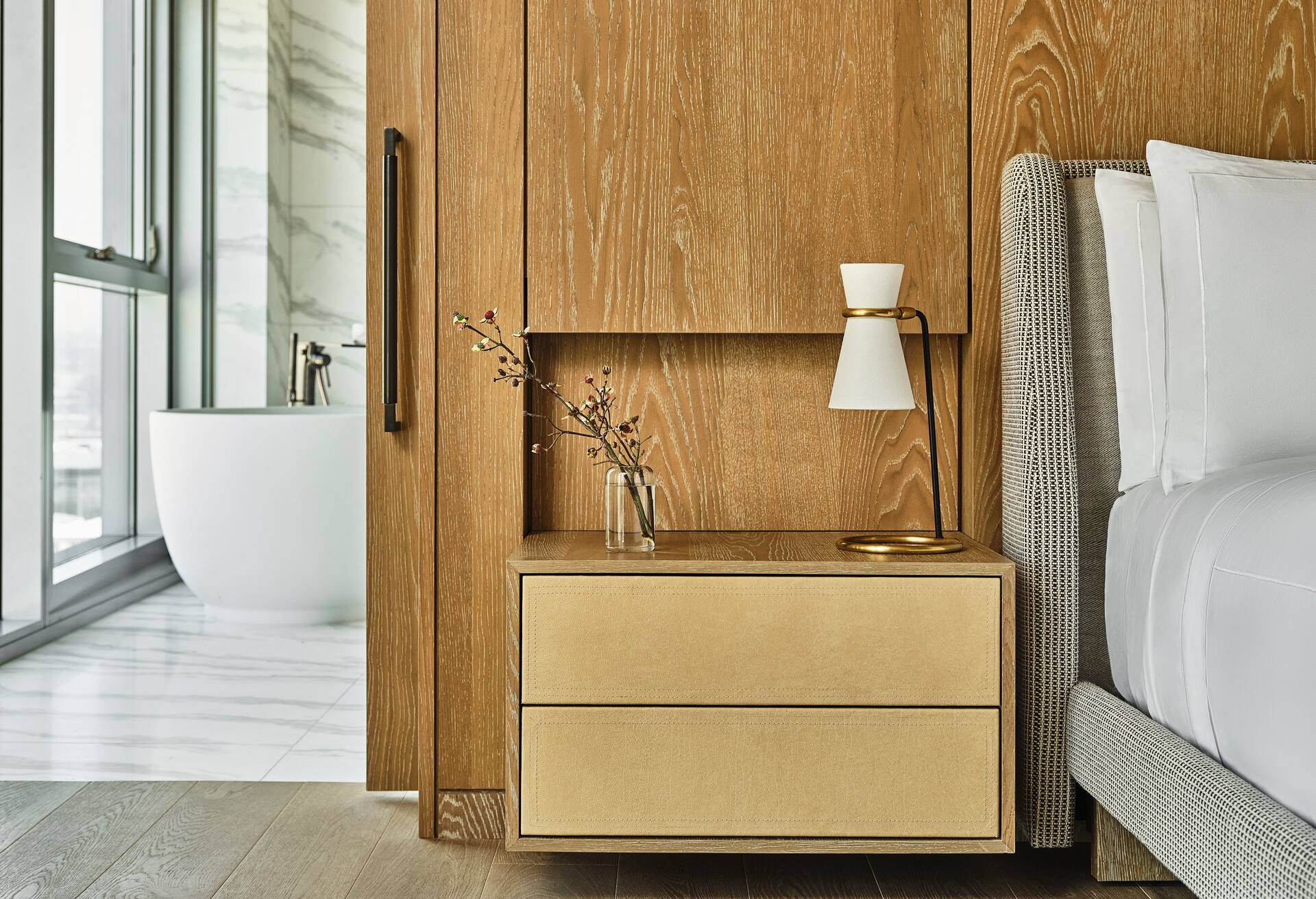 Grand Penthse 1kg Mobility/hearing Access Tub