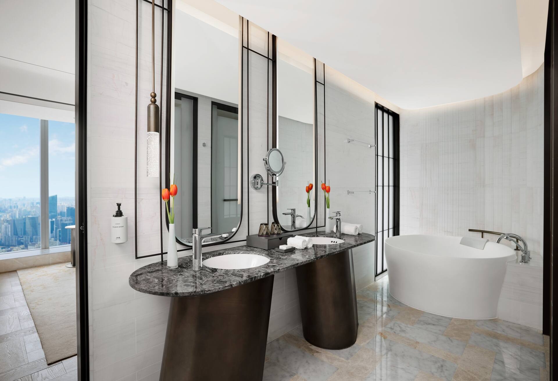 King Conrad Suite thumbnail 5