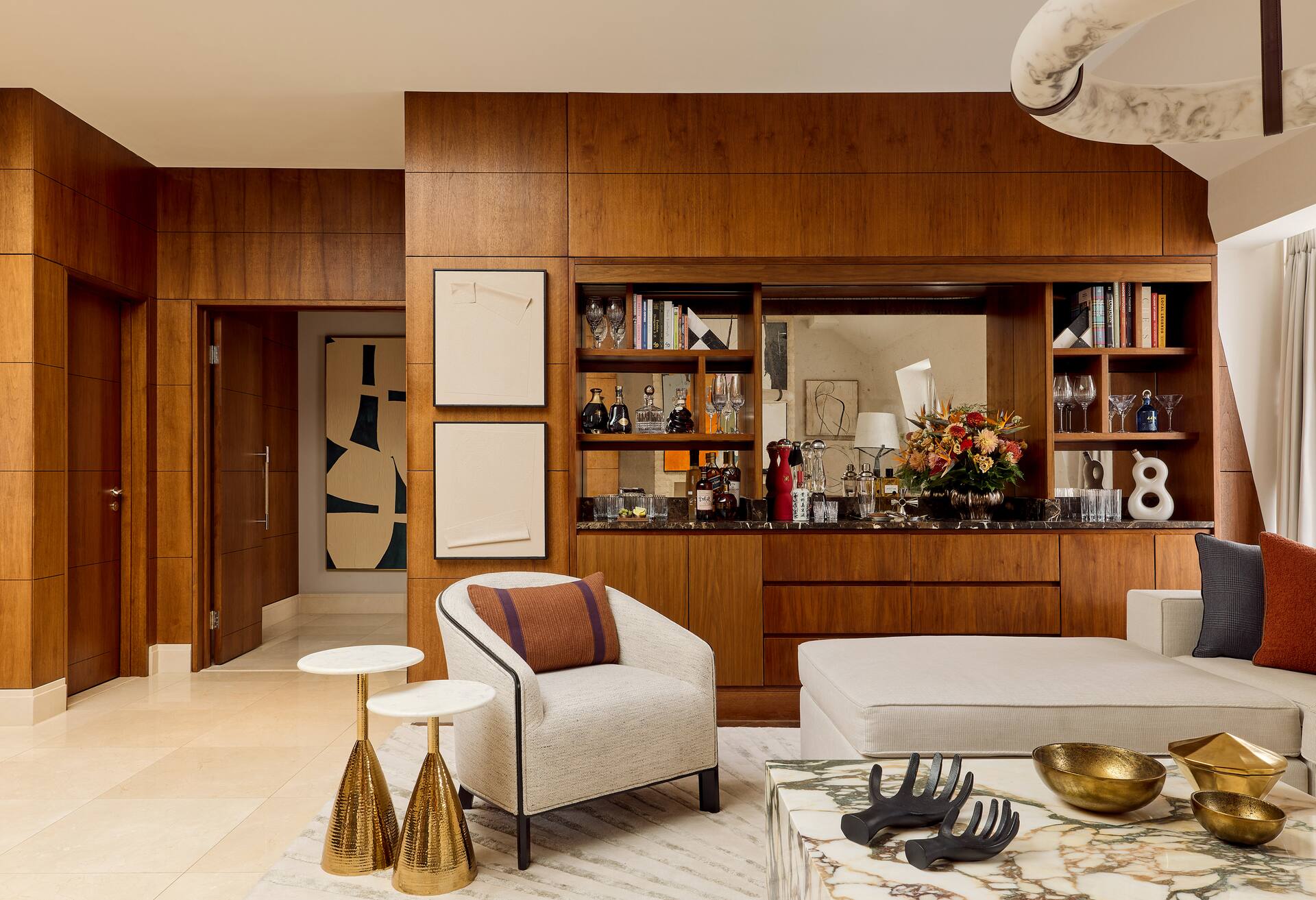 Conrad Suite with Lounge Access thumbnail 6