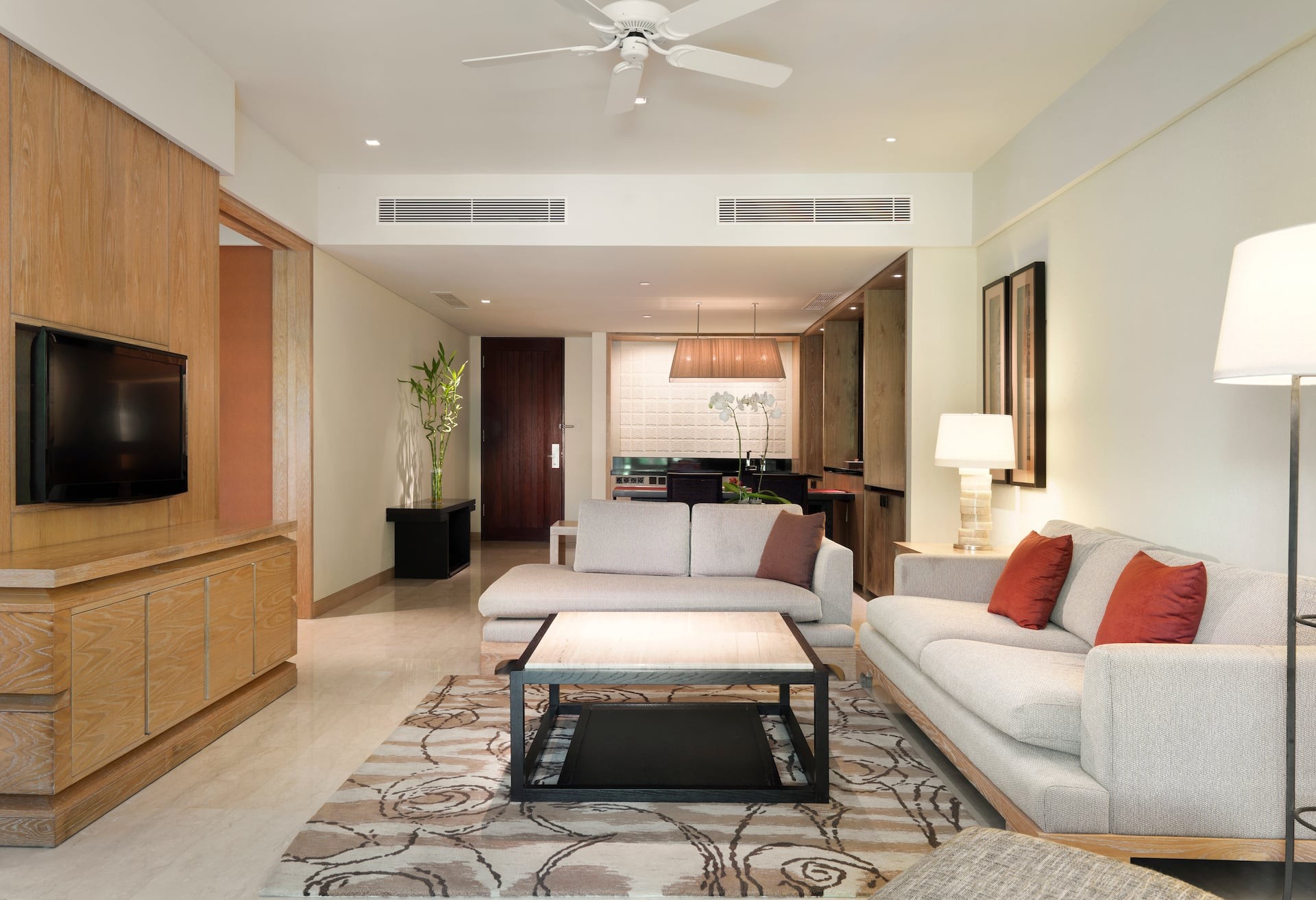 Conrad Pool Suite King photo 2