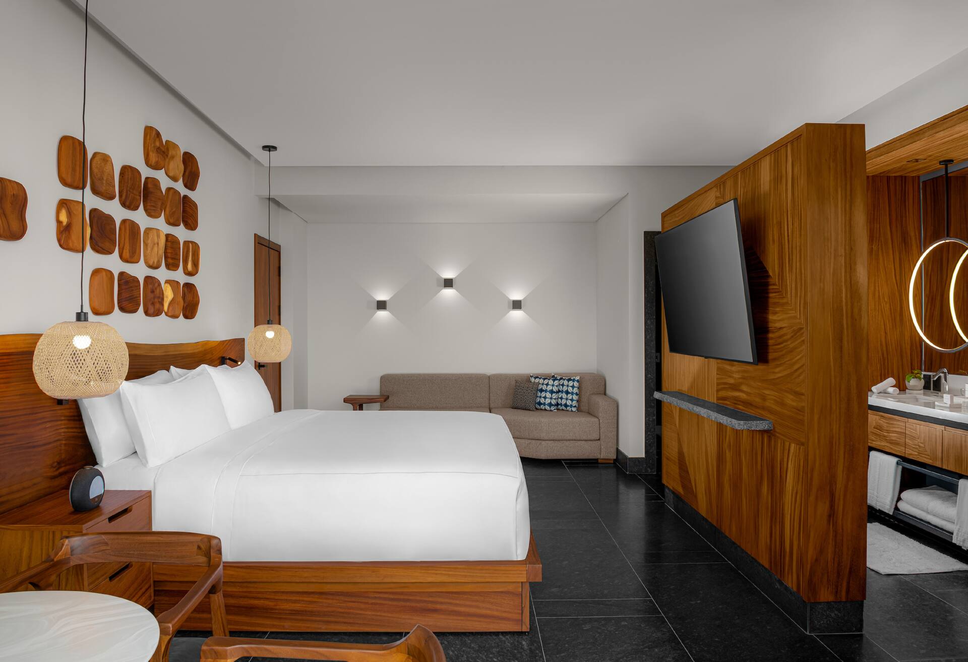 Tropical View Guestroom with King Bed