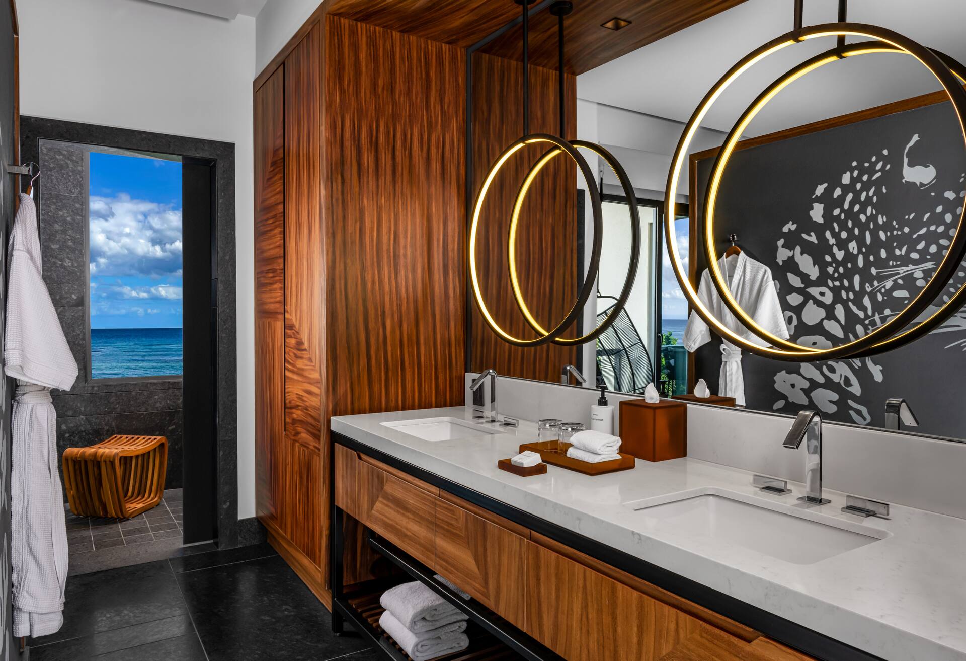 Partial Ocean View Guestroom with King Bed thumbnail 5