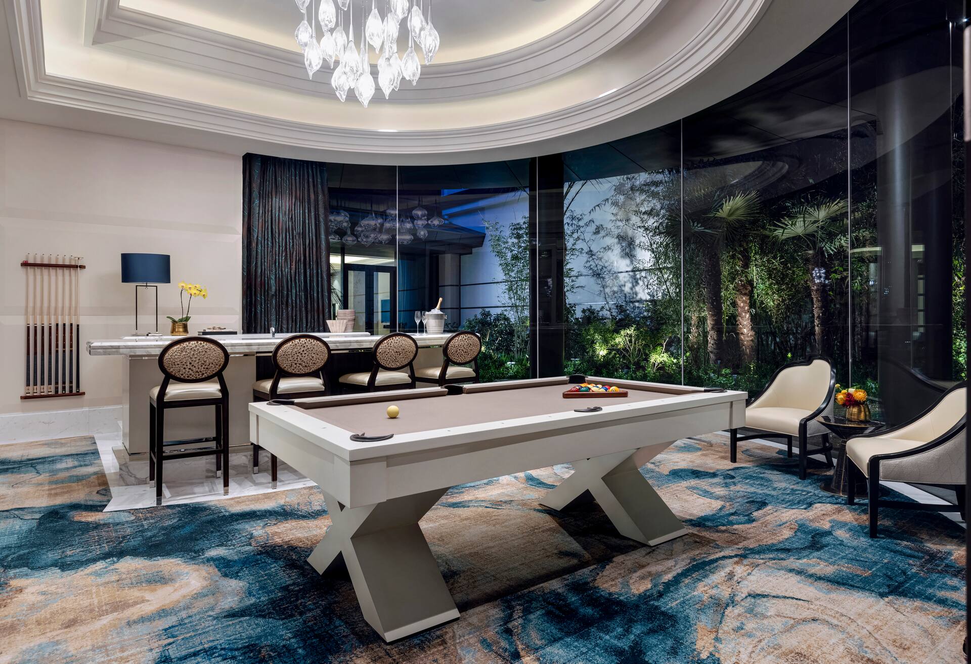 Four Bedroom Palace - 3 Kings/2 Queens